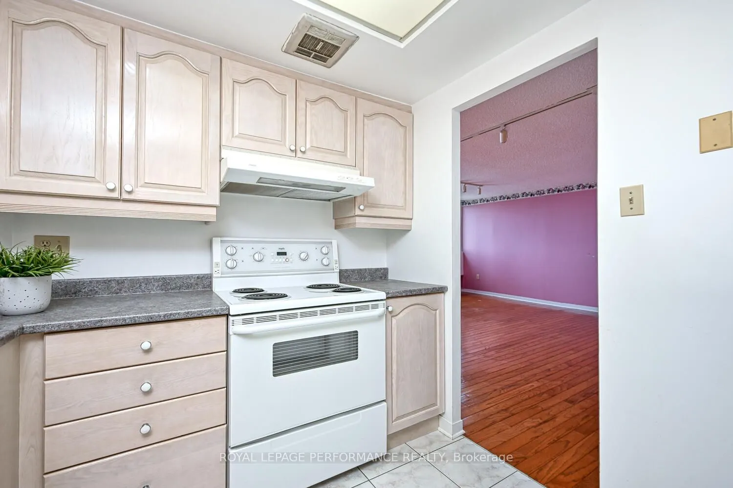 500 Laurier Avenue W, #2103