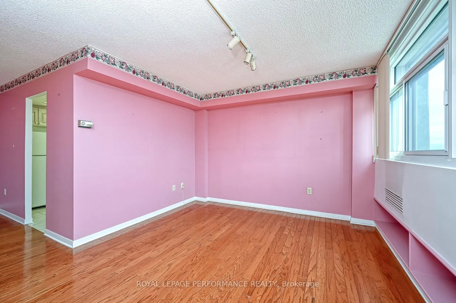 500 Laurier Avenue W, #2103