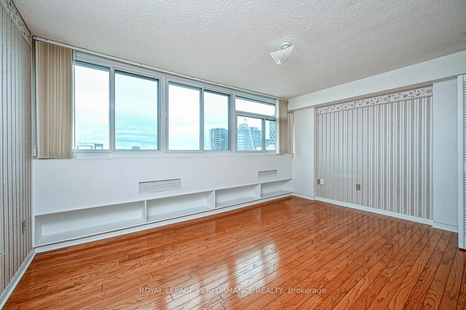 500 Laurier Avenue W, #2103