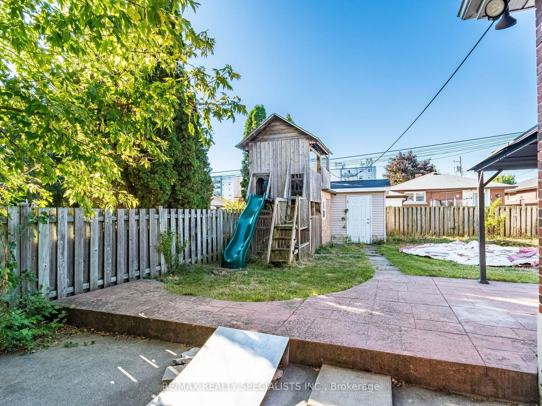 6 Endfield Avenue