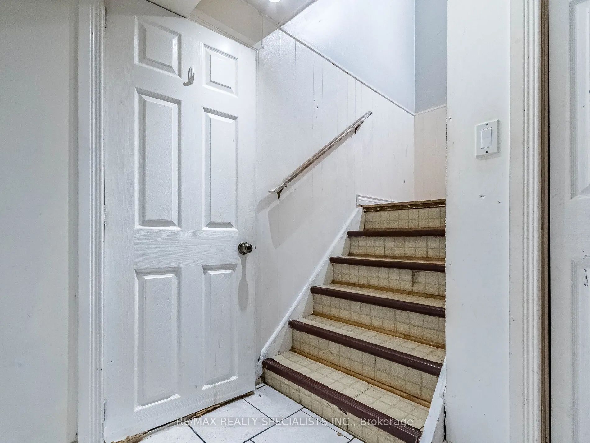 6 Endfield Avenue