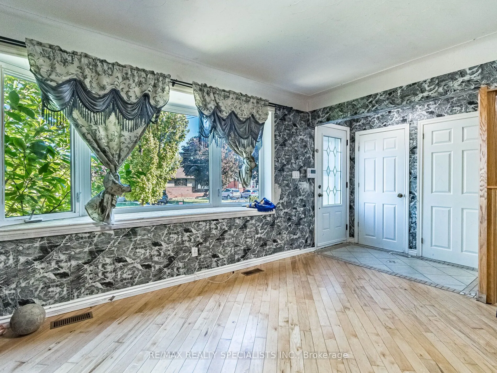 6 Endfield Avenue