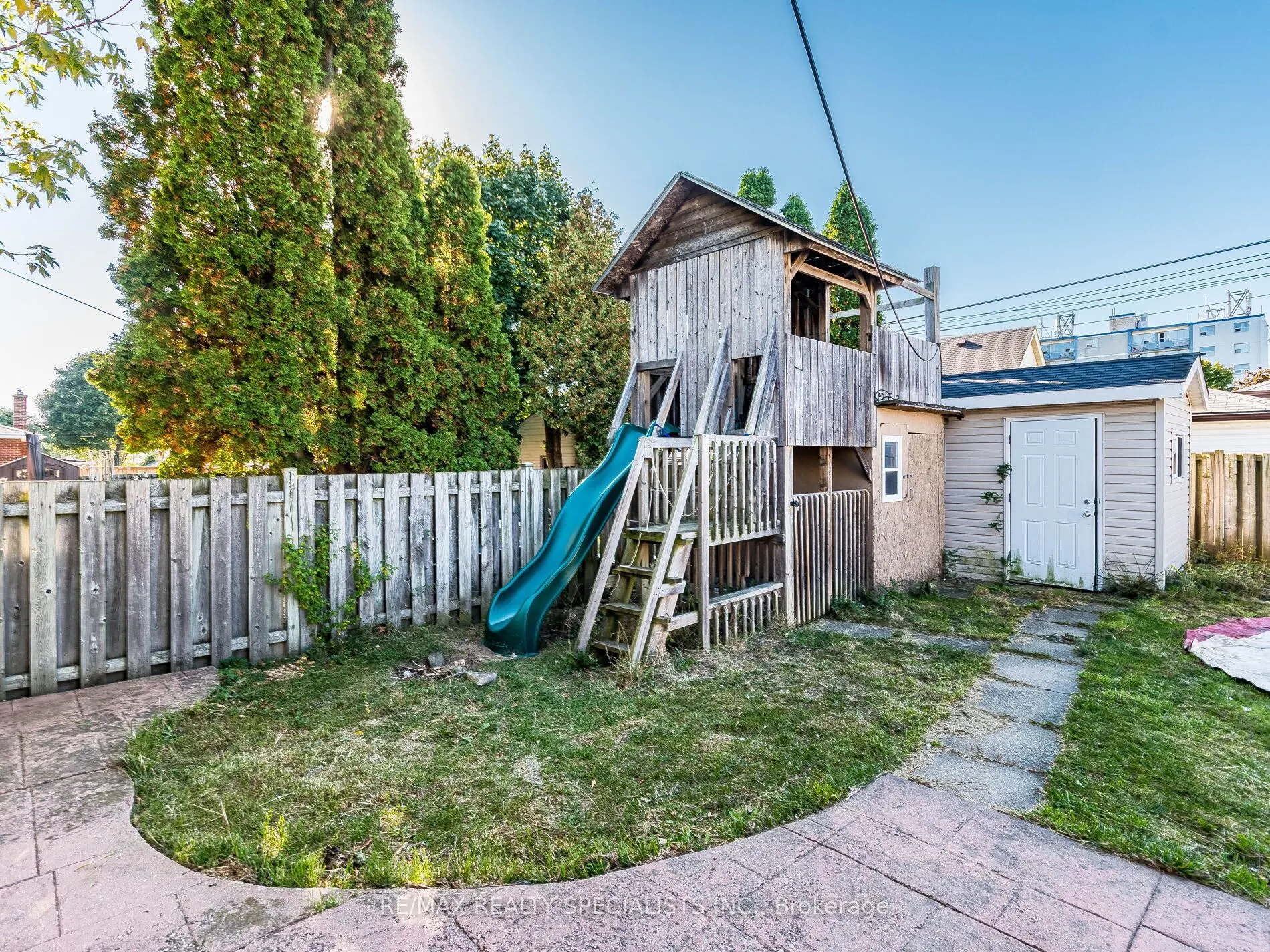 6 Endfield Avenue