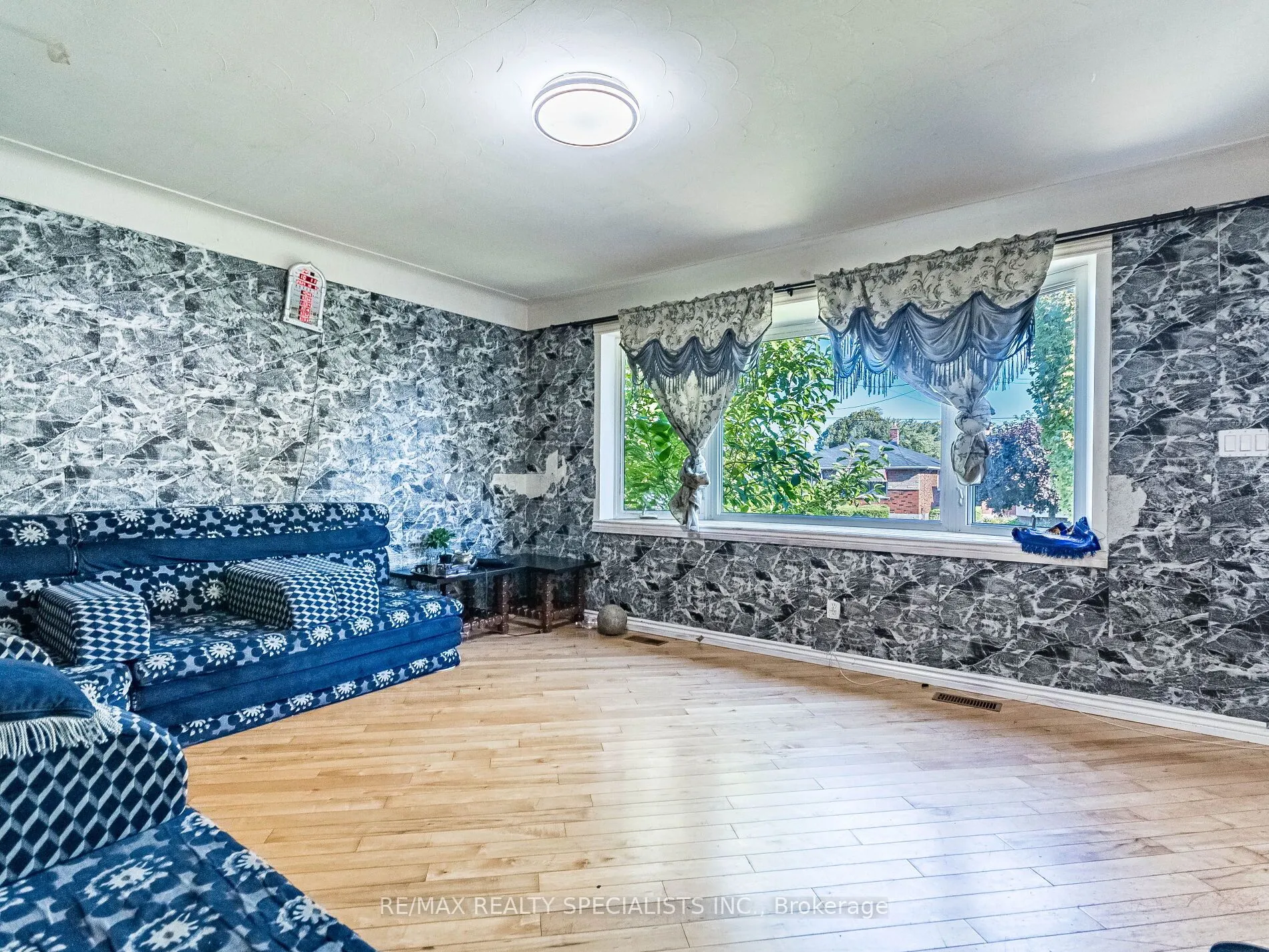 6 Endfield Avenue