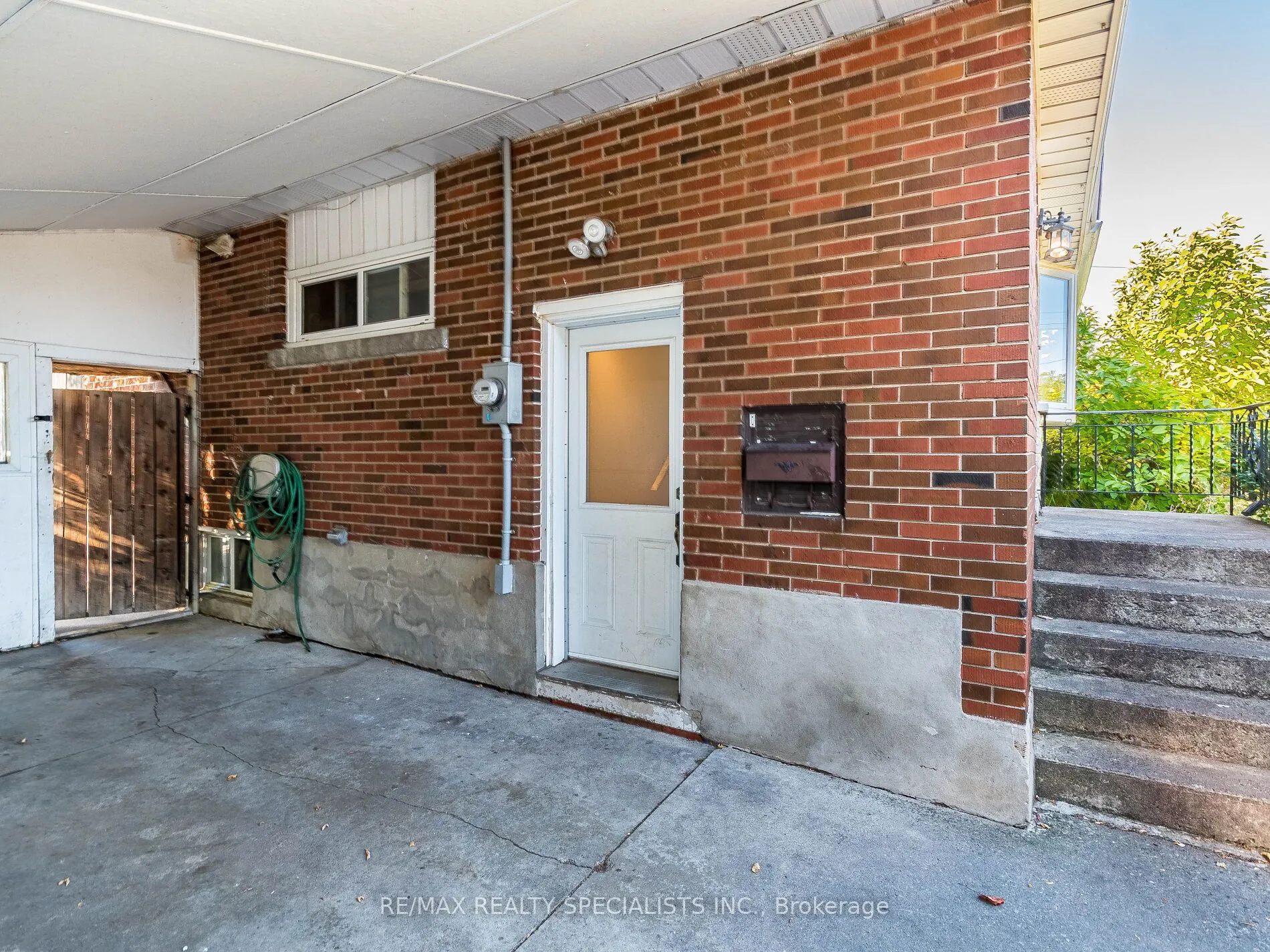 6 Endfield Avenue