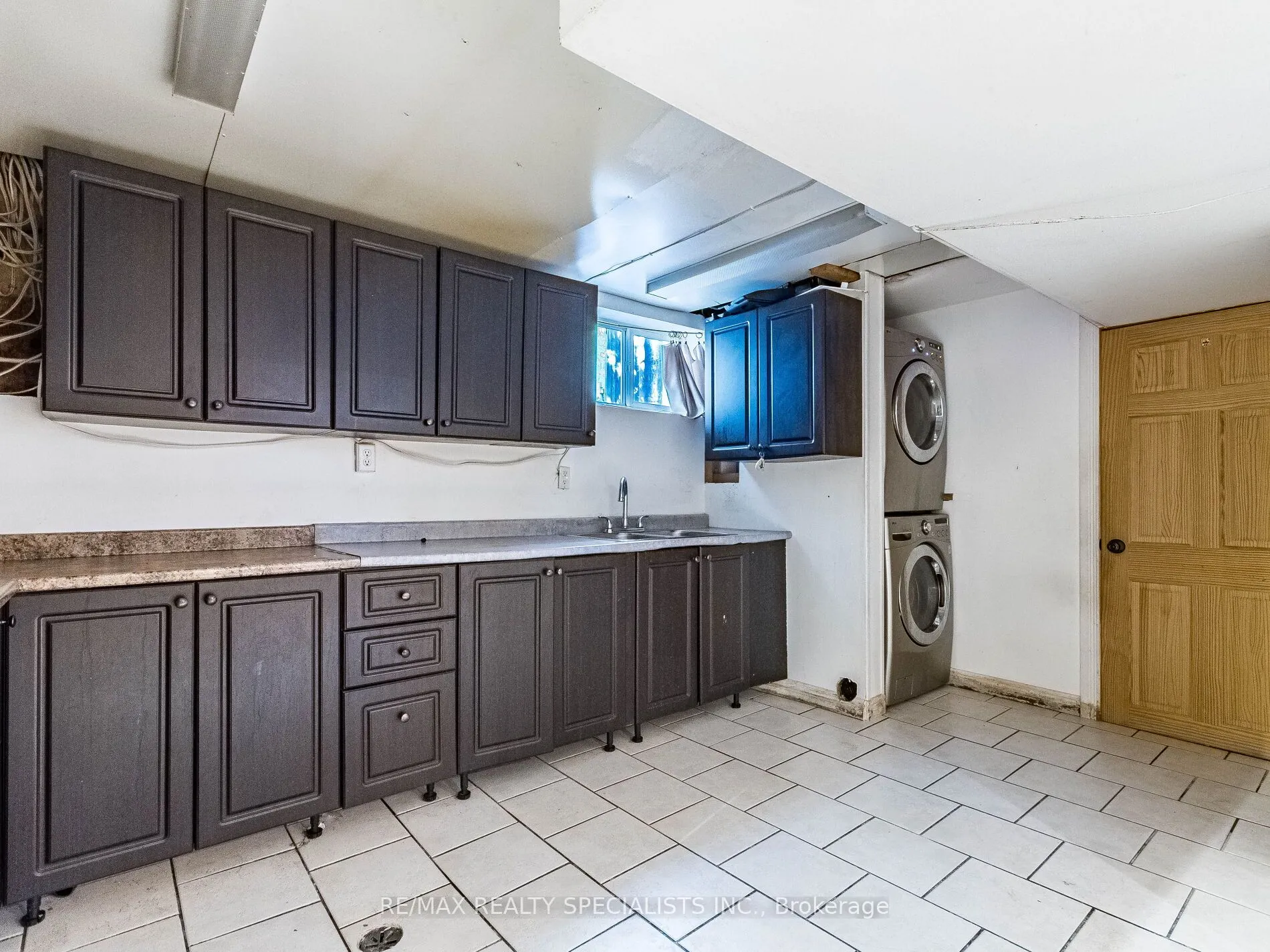 6 Endfield Avenue