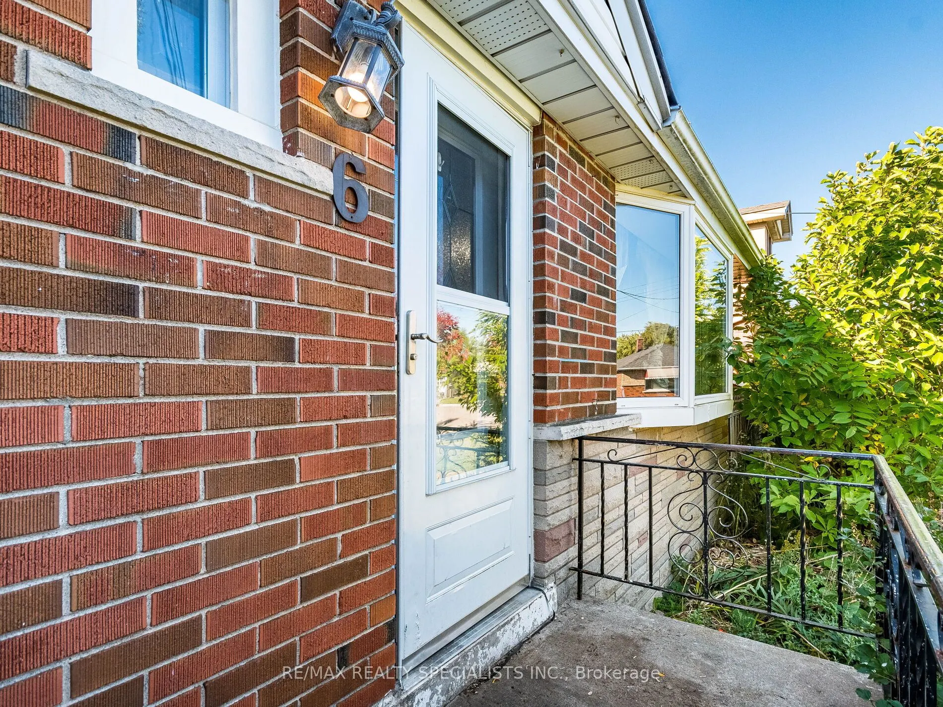 6 Endfield Avenue