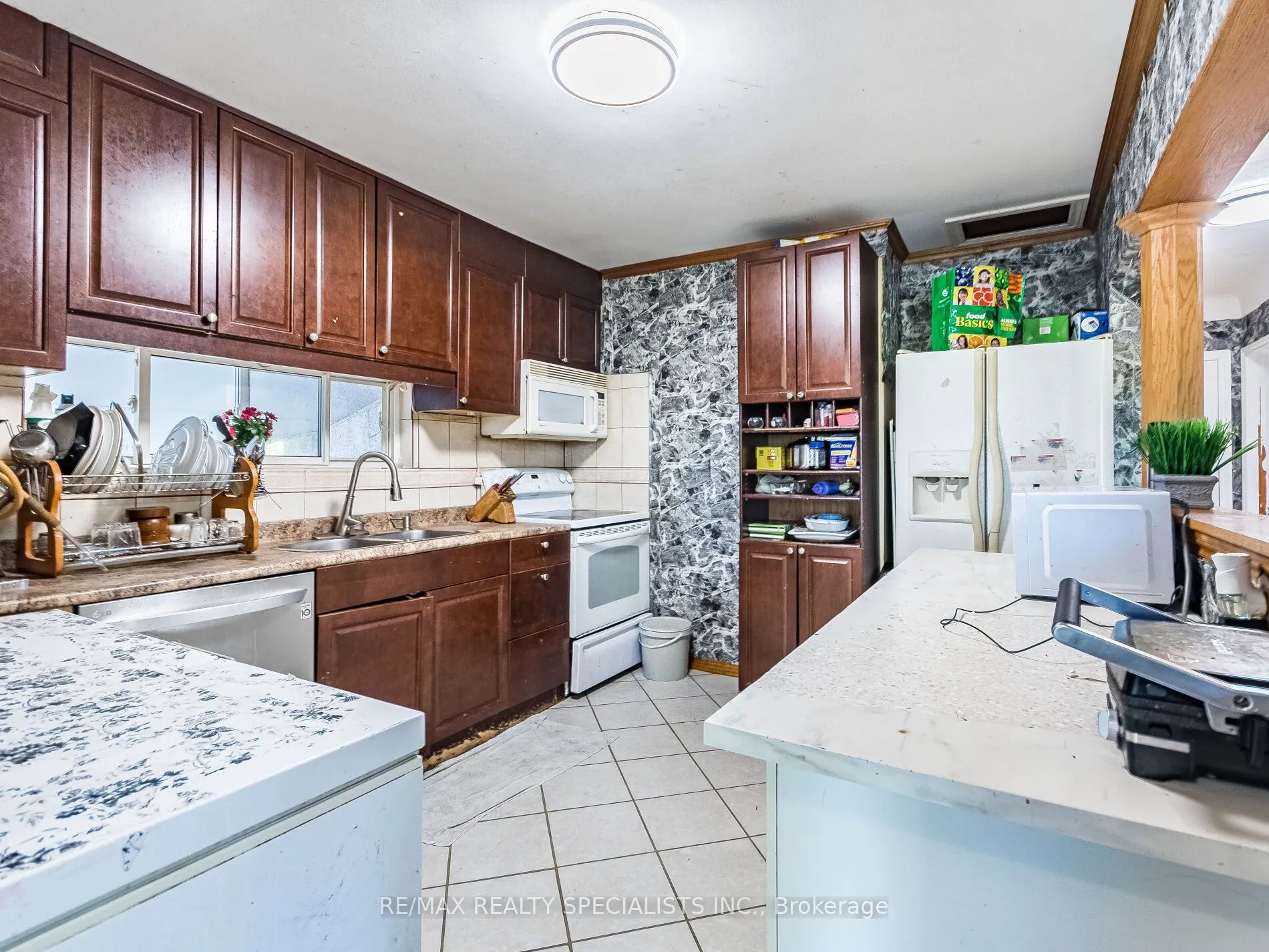 6 Endfield Avenue