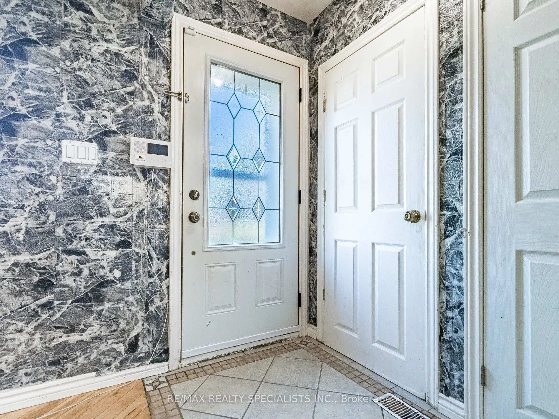 6 Endfield Avenue
