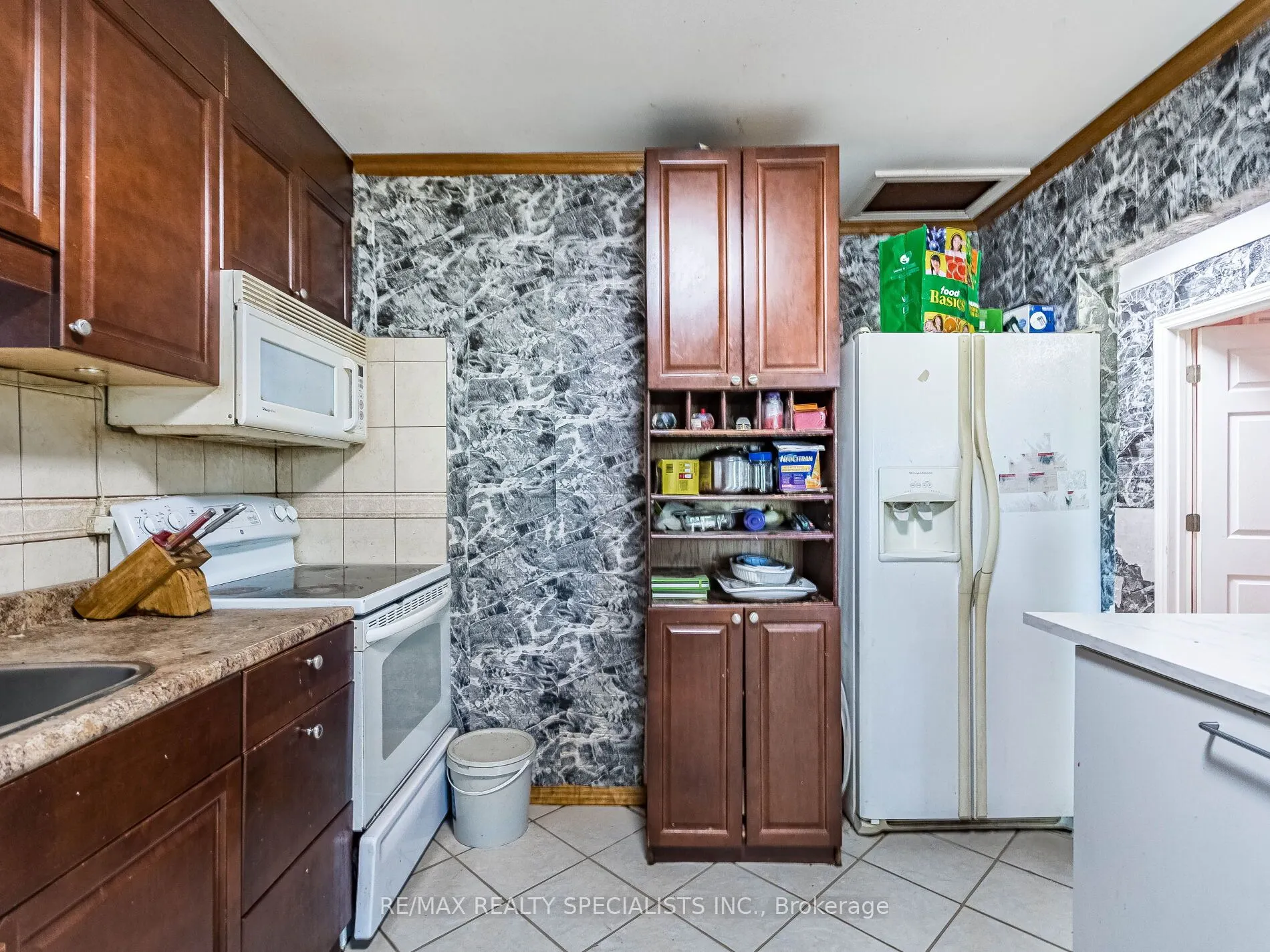 6 Endfield Avenue