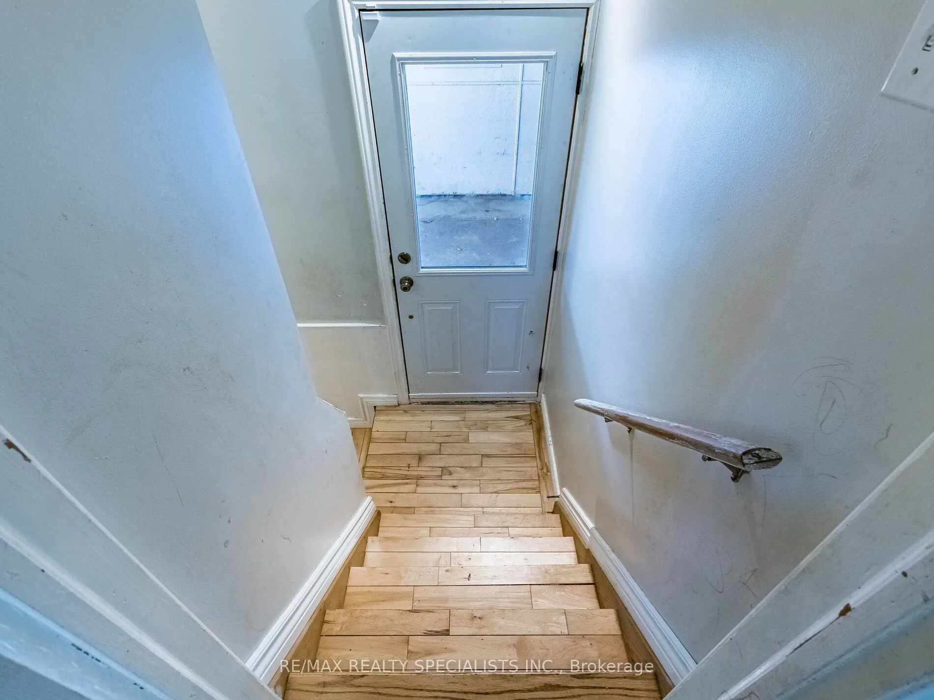 6 Endfield Avenue