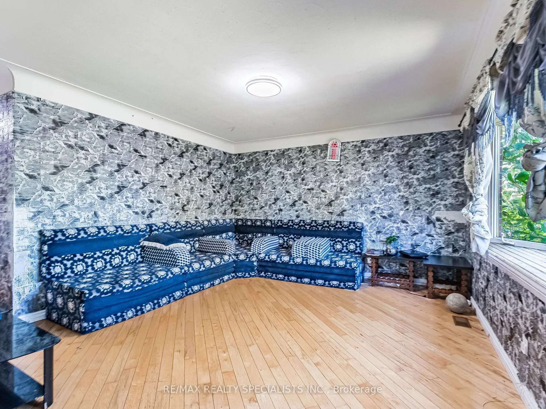 6 Endfield Avenue