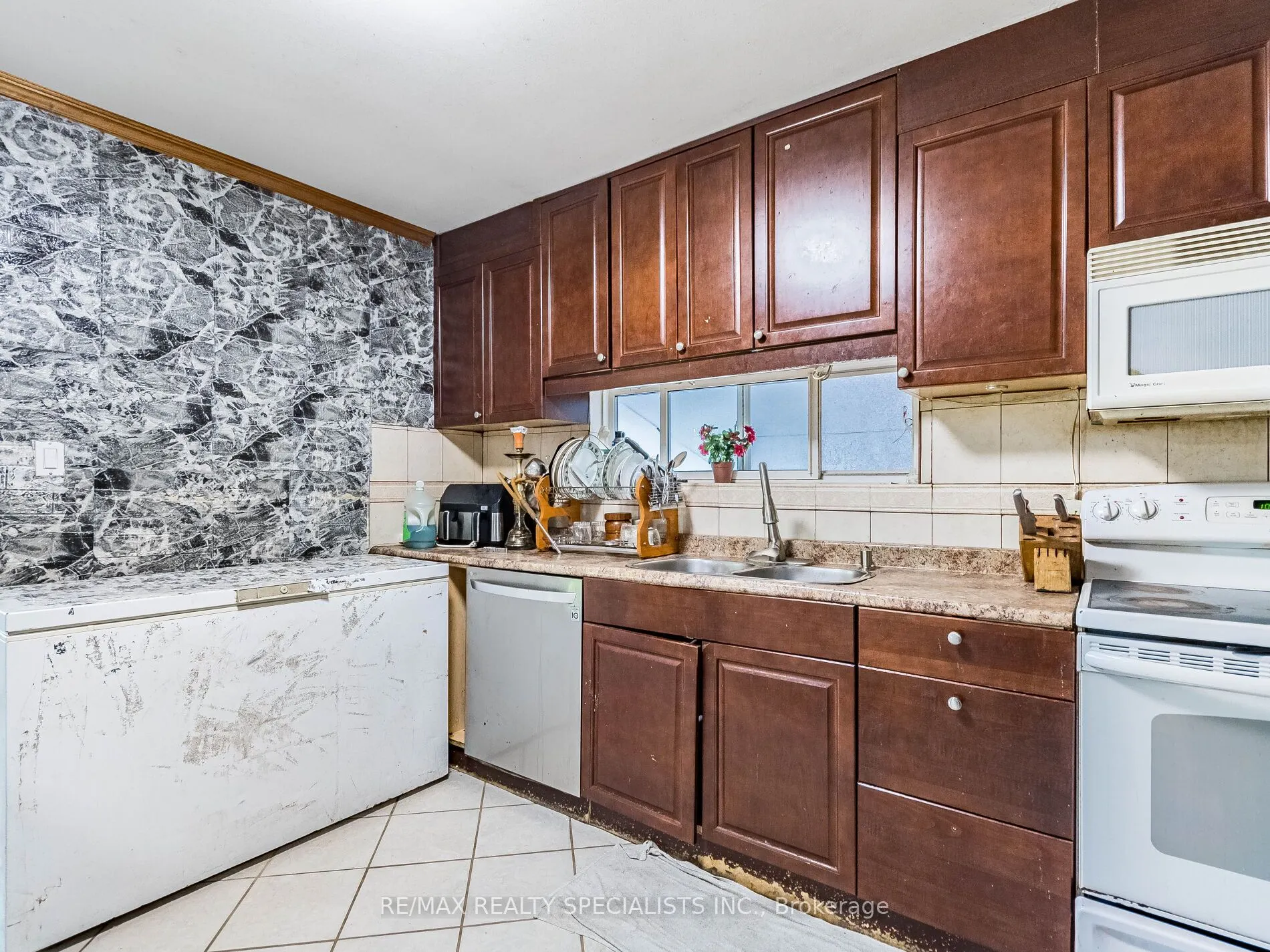 6 Endfield Avenue