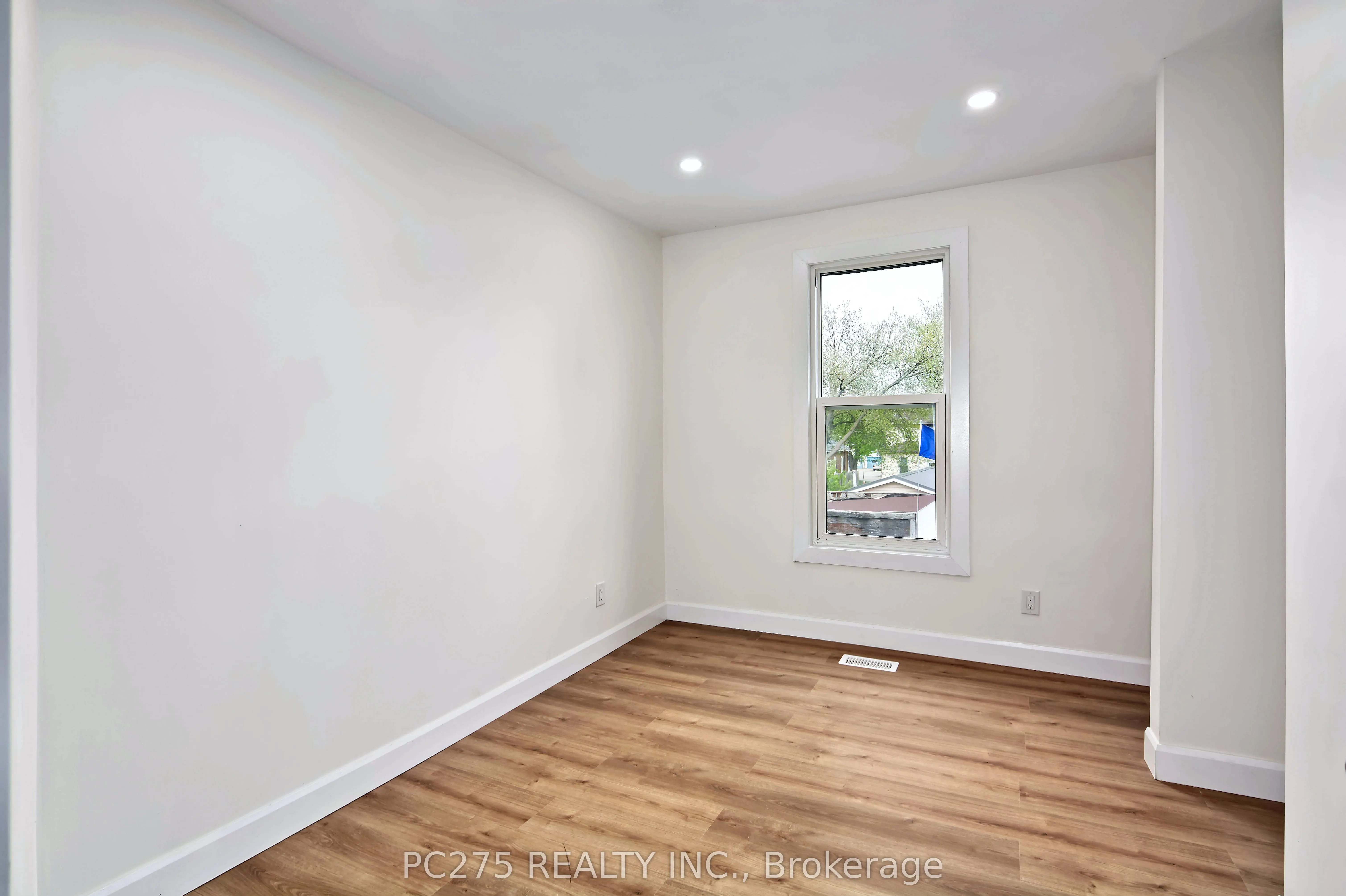 272 Vidal Street S