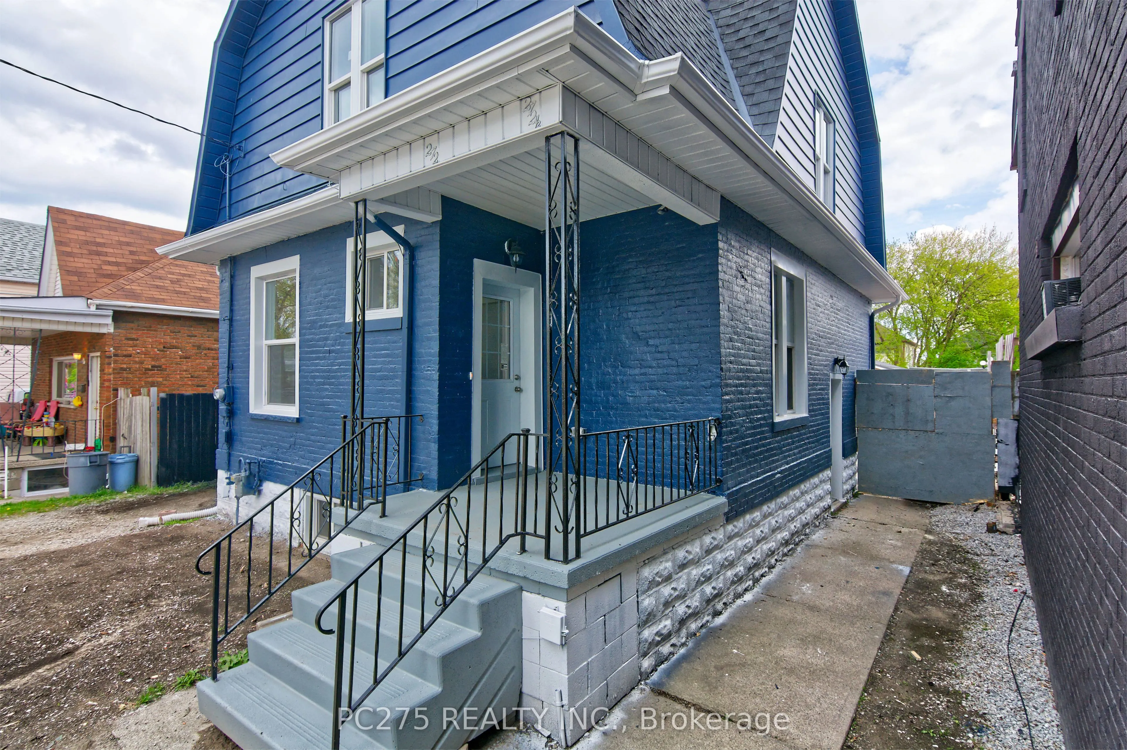 272 Vidal Street S