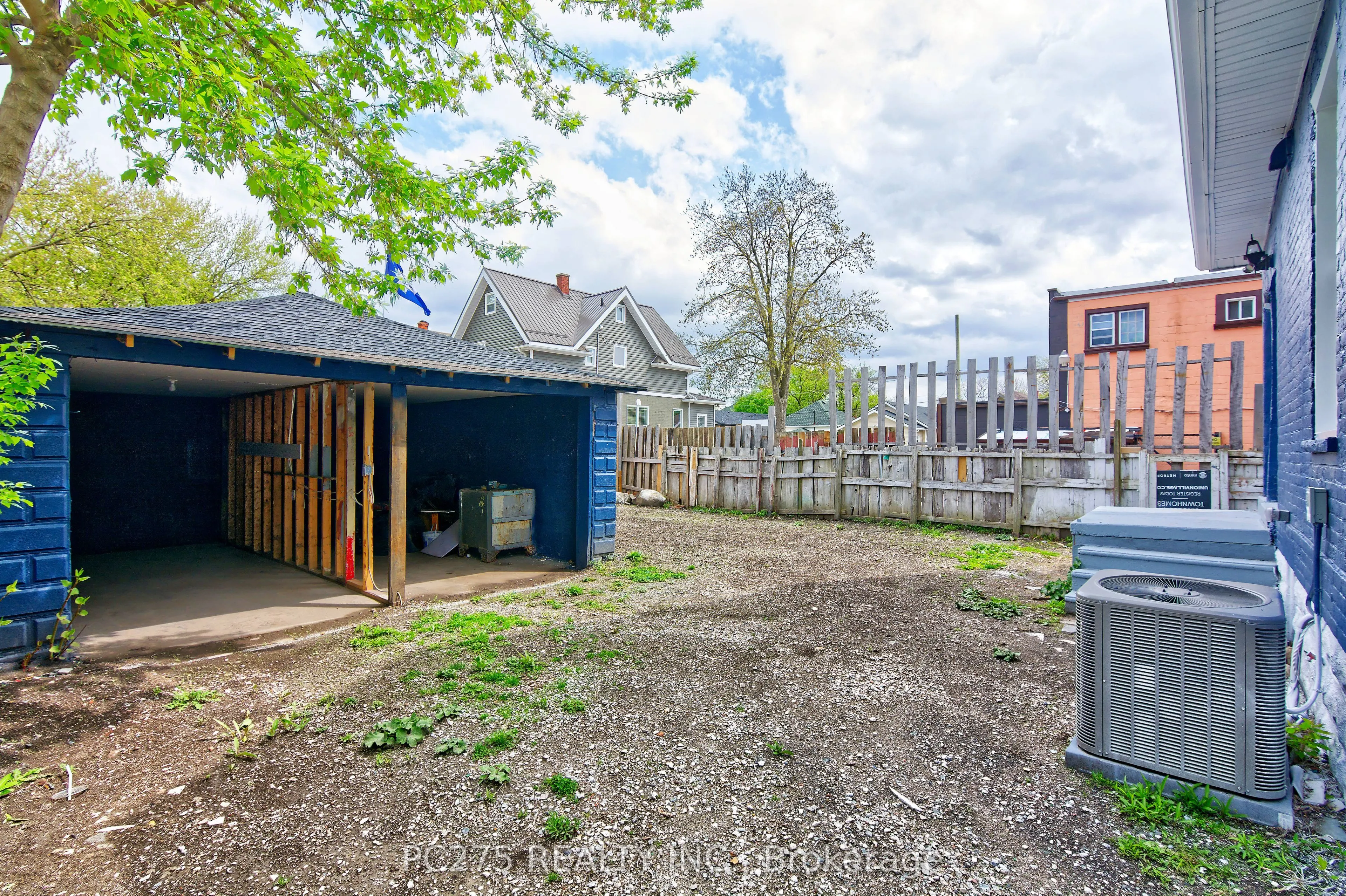 272 Vidal Street S