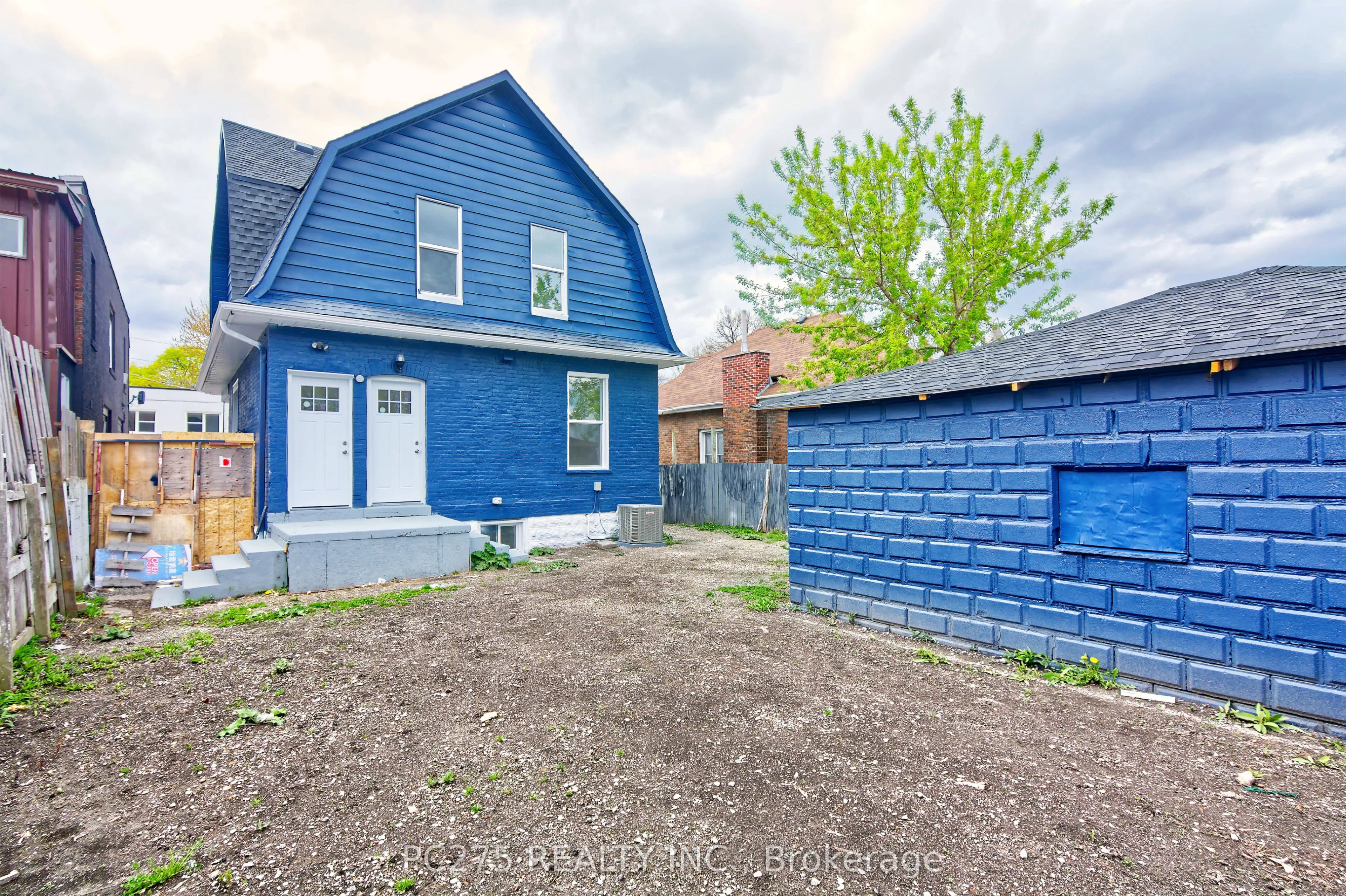 272 Vidal Street S