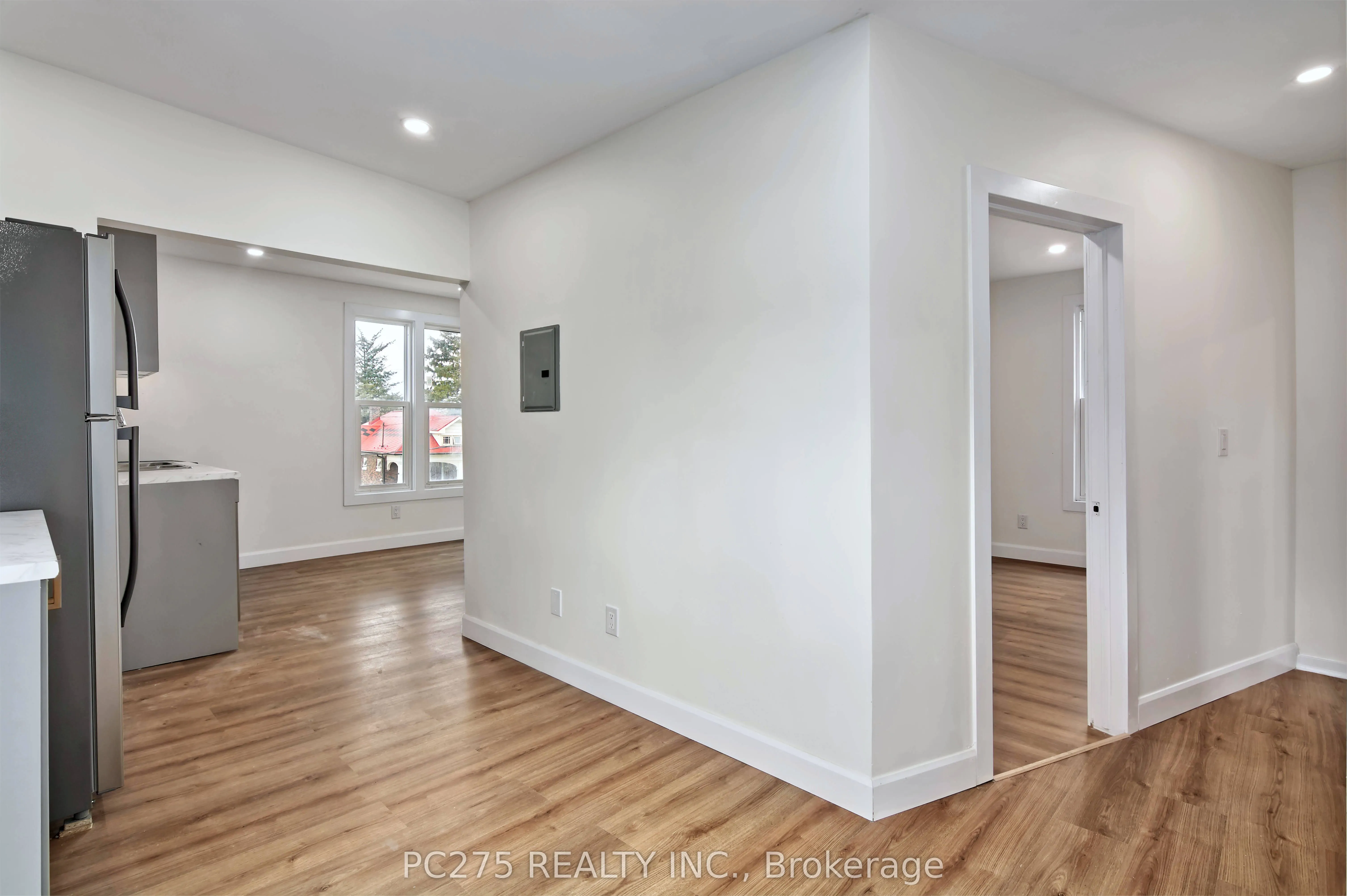 272 Vidal Street S