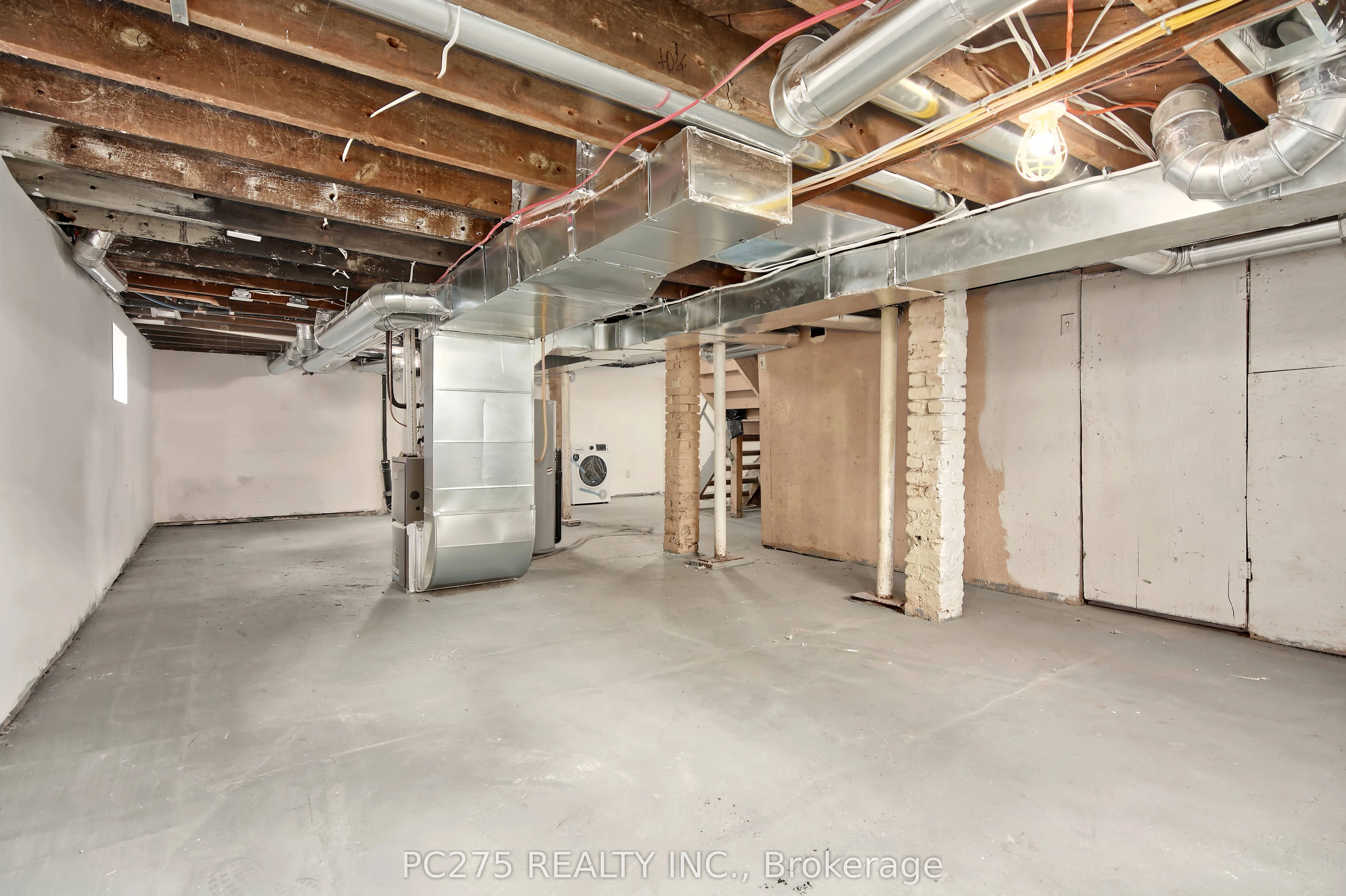 272 Vidal Street S