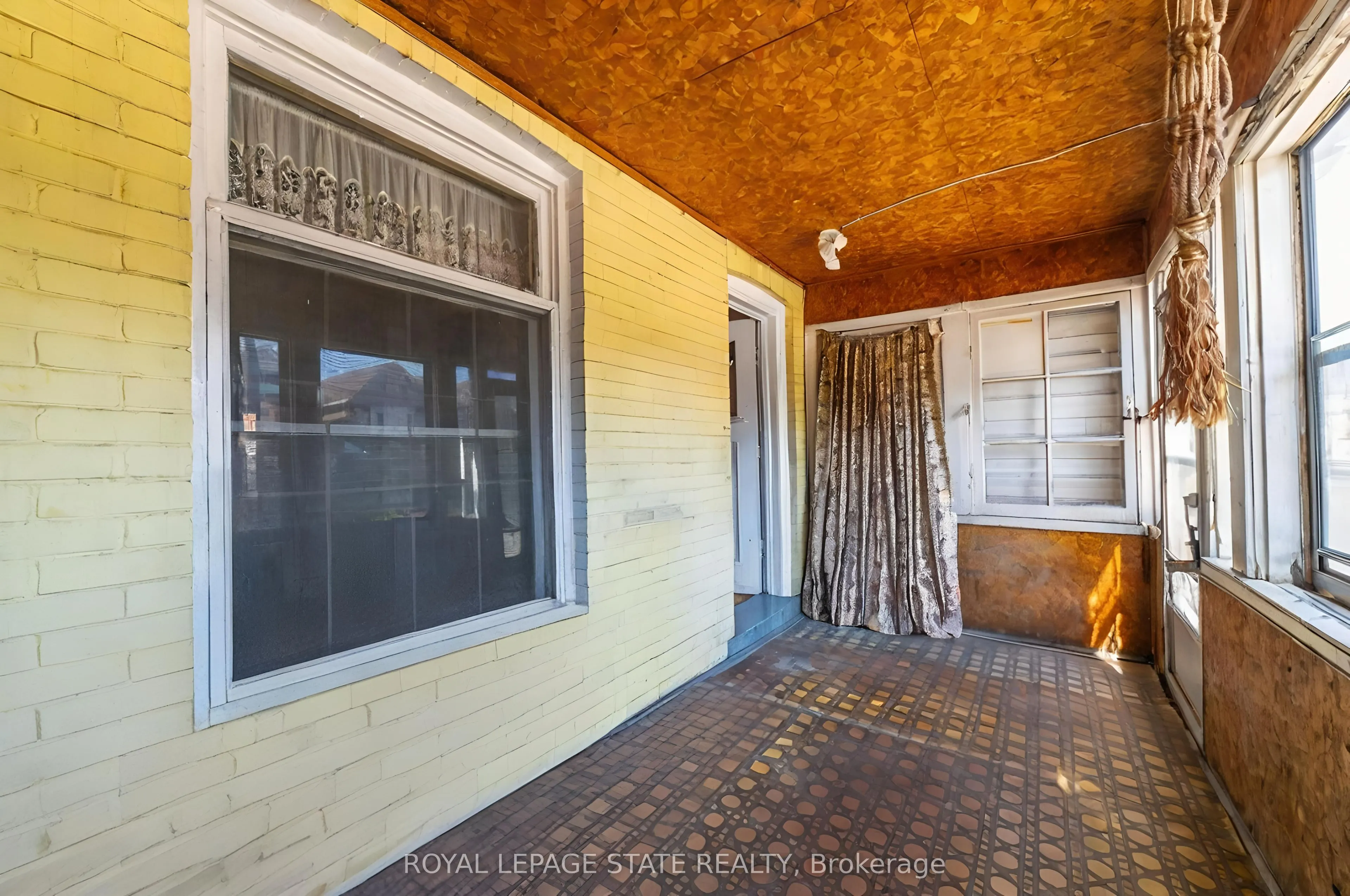 35 Sherman Avenue N