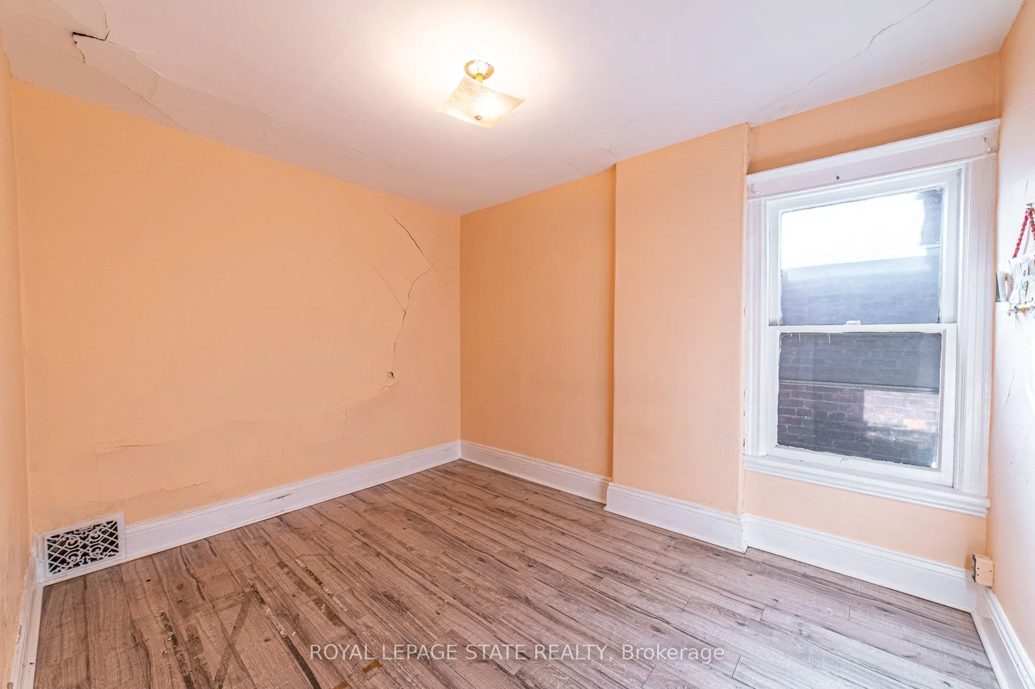 35 Sherman Avenue N