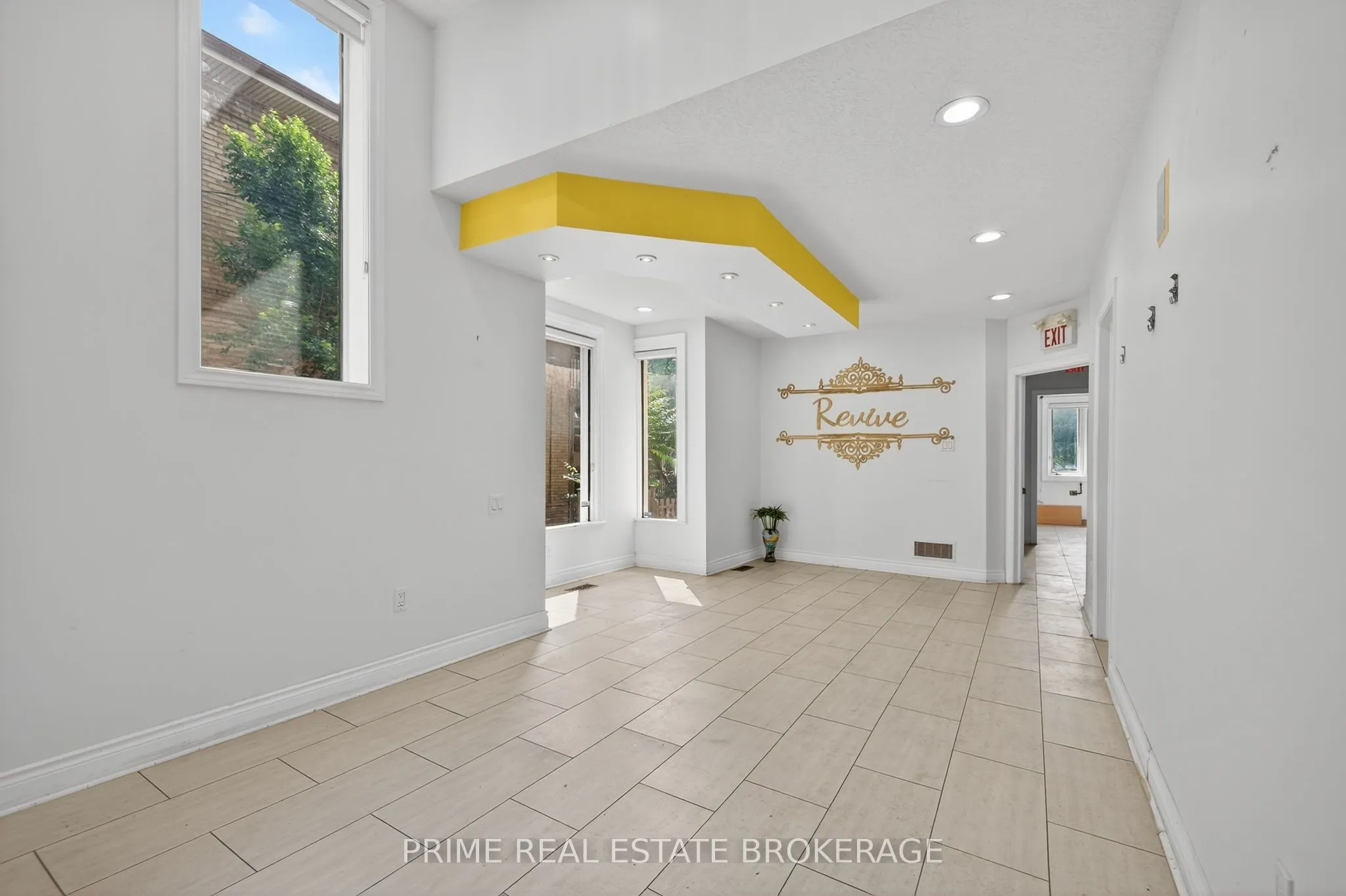 281 Oxford Street E