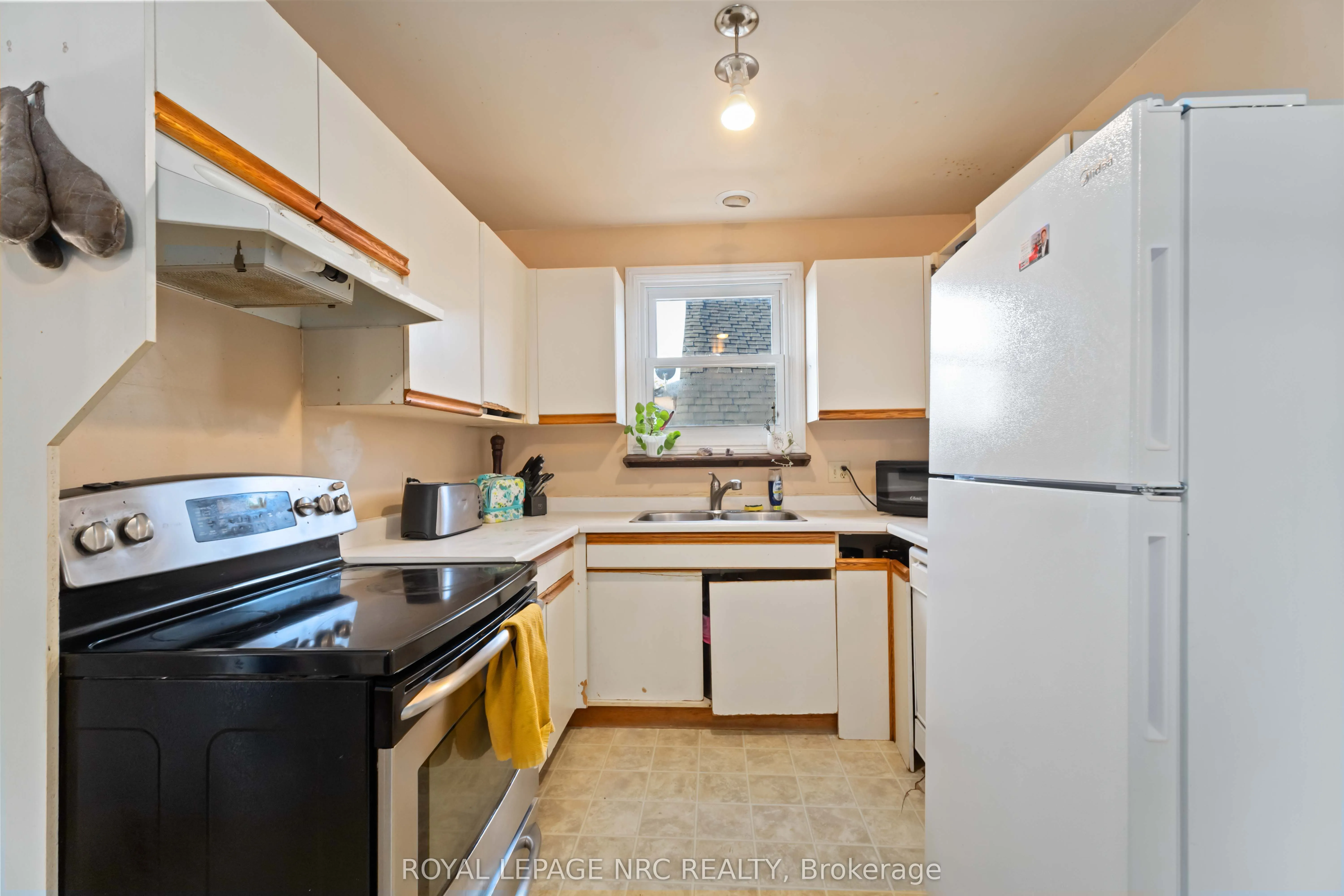 164 Dufferin Avenue