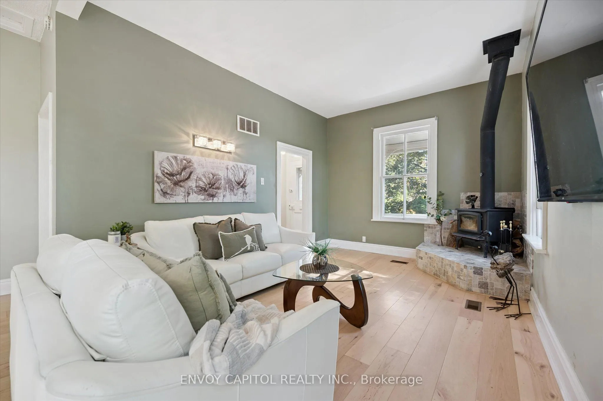 132 Norwich Street E