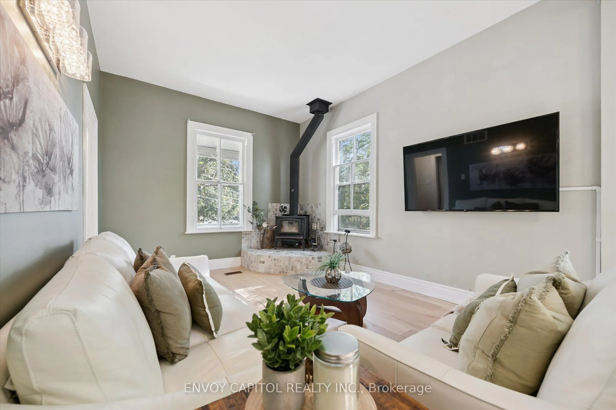 132 Norwich Street E