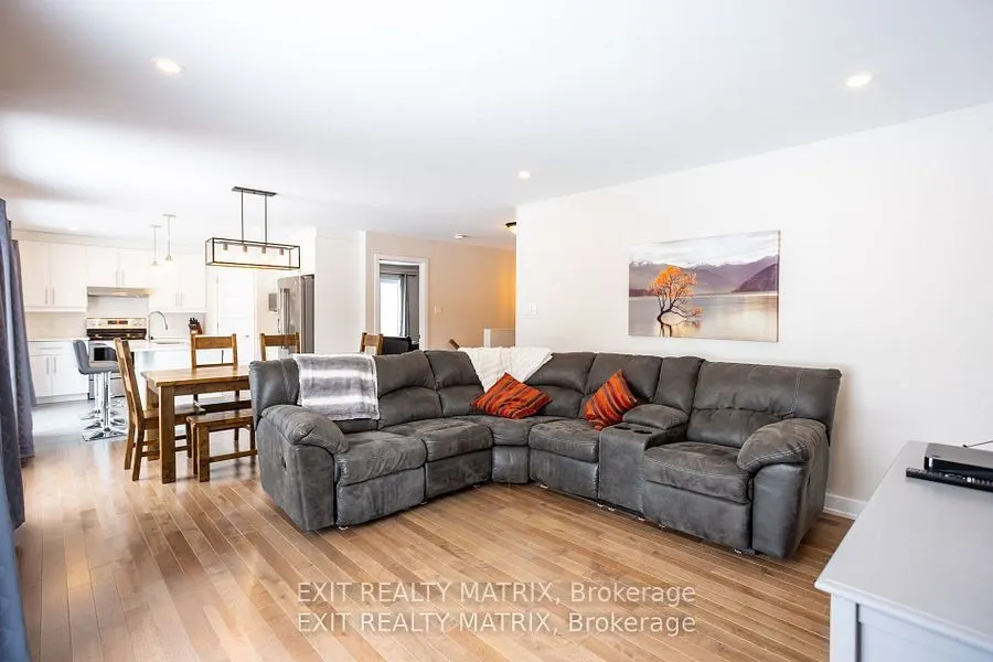 113 Argile Street E
