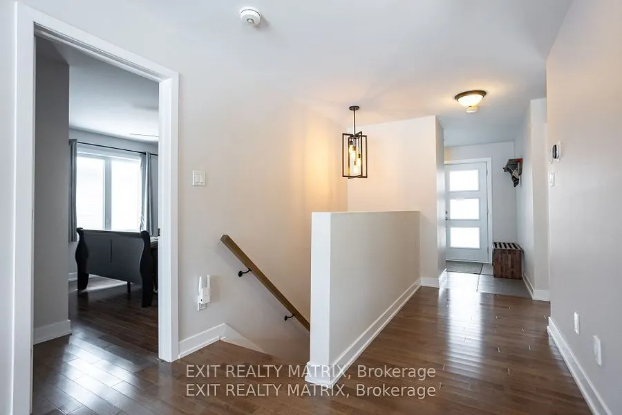 113 Argile Street E