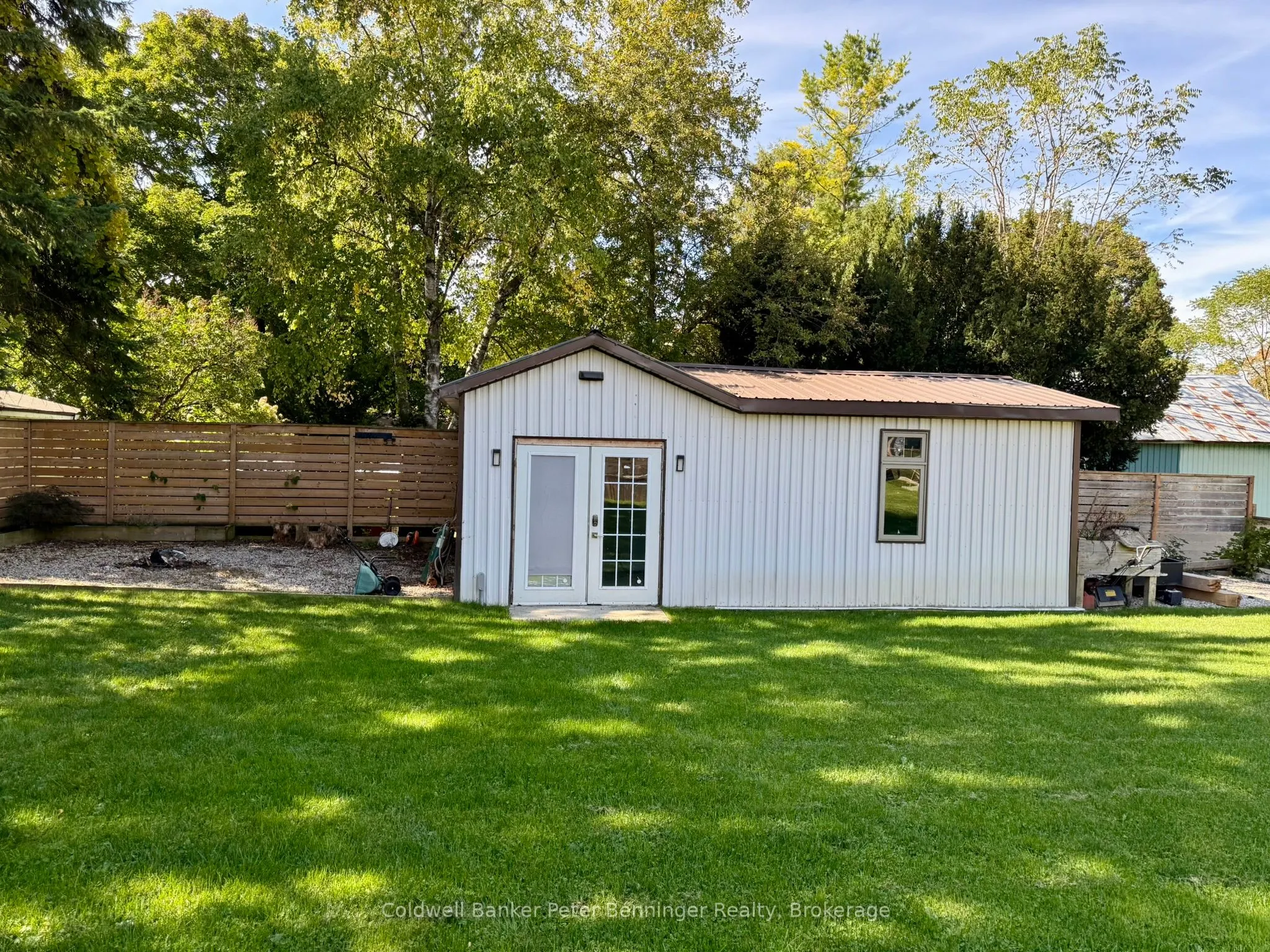 10 Brownlee Street S