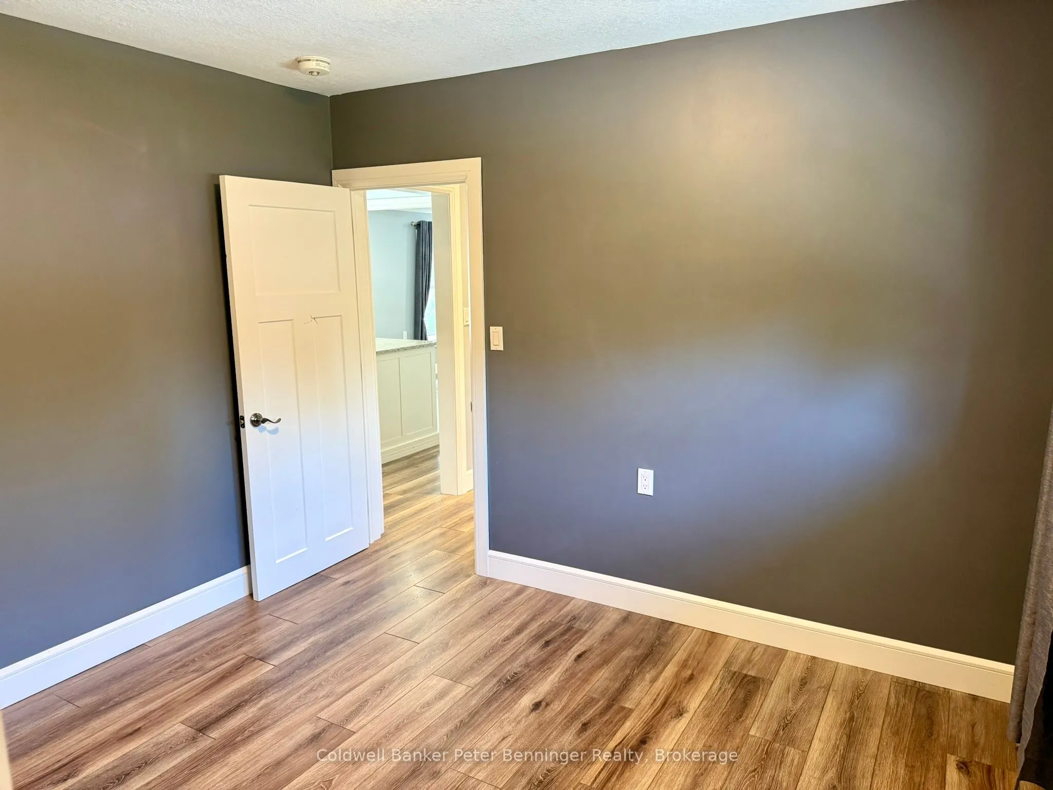 10 Brownlee Street S