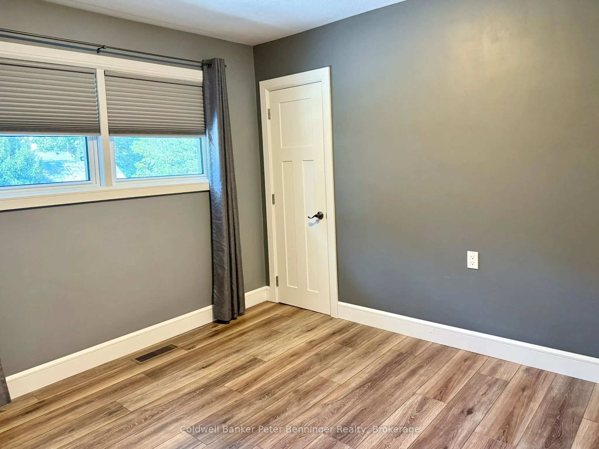 10 Brownlee Street S