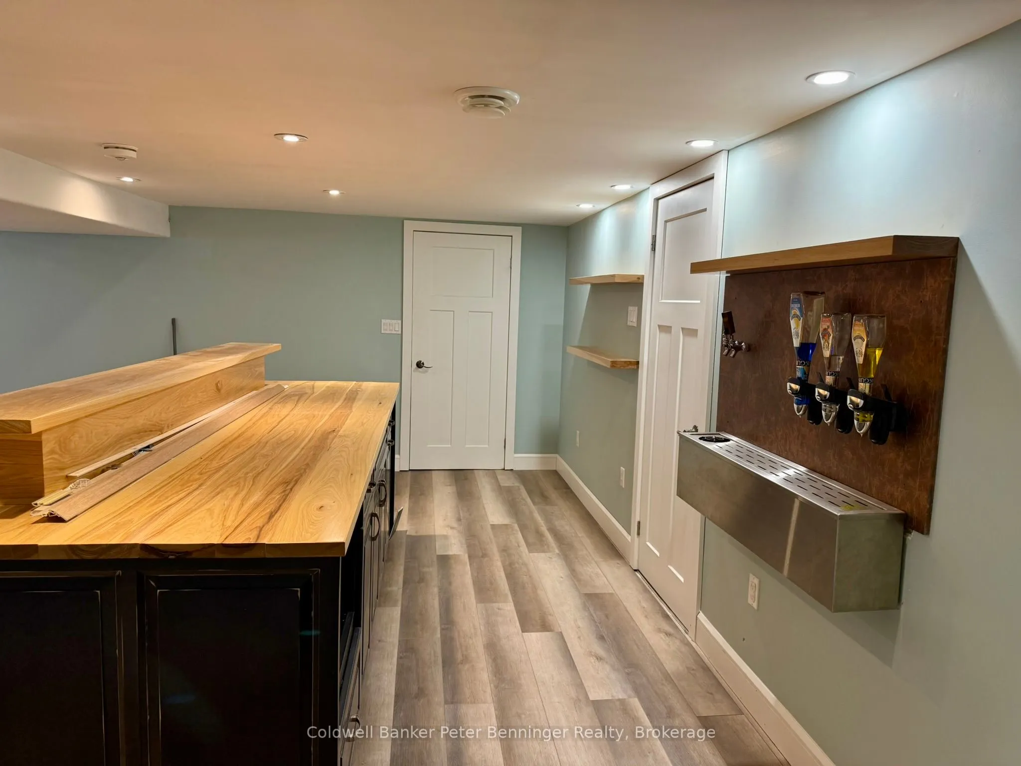 10 Brownlee Street S