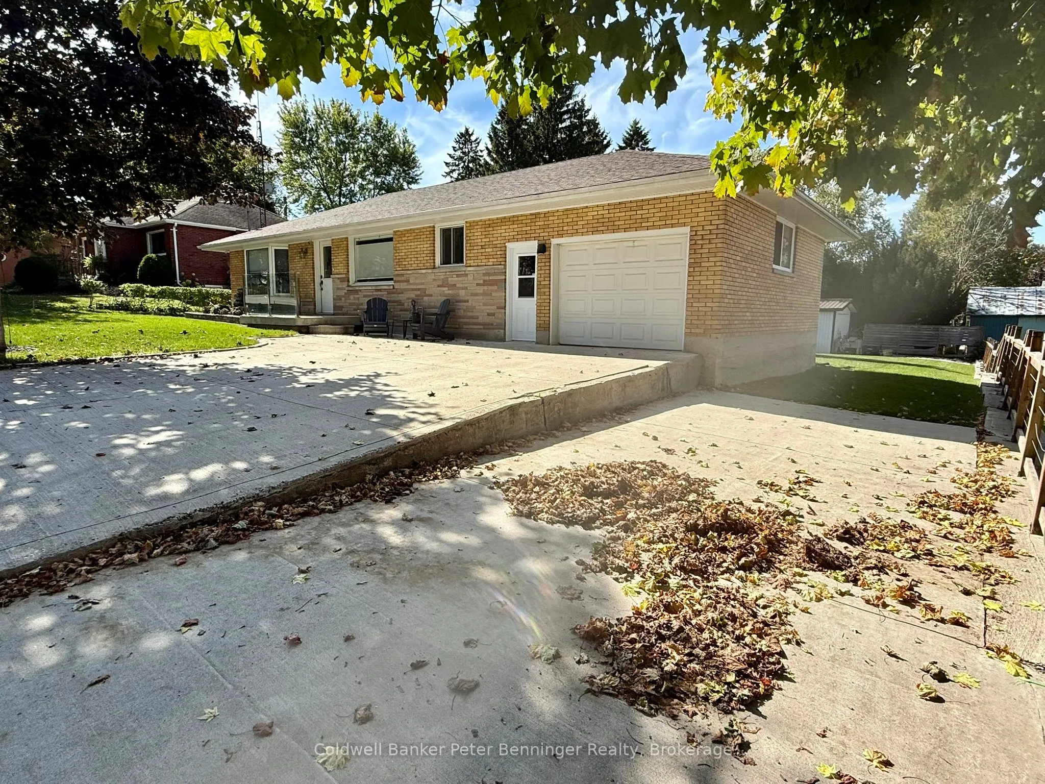 10 Brownlee Street S