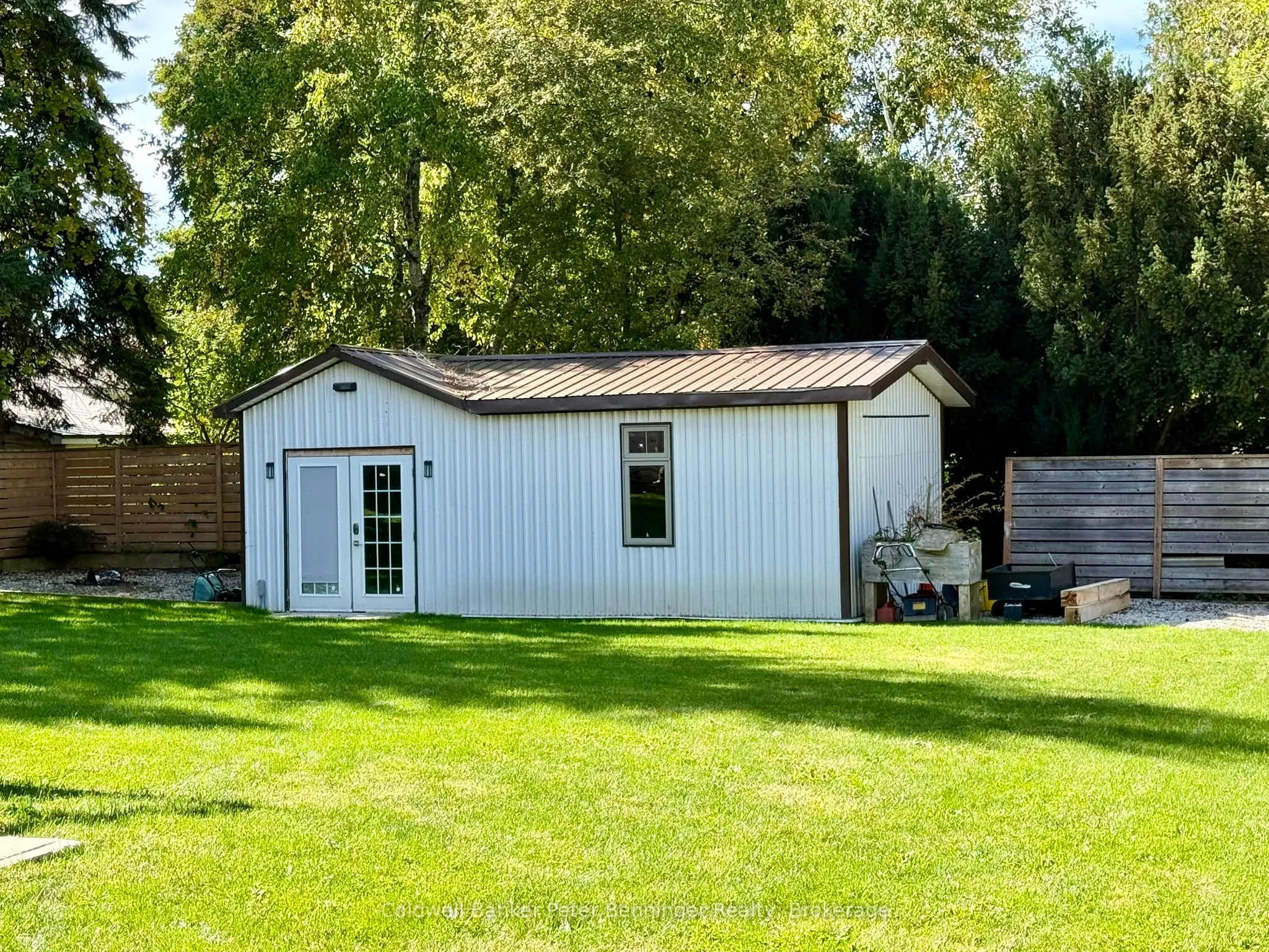 10 Brownlee Street S