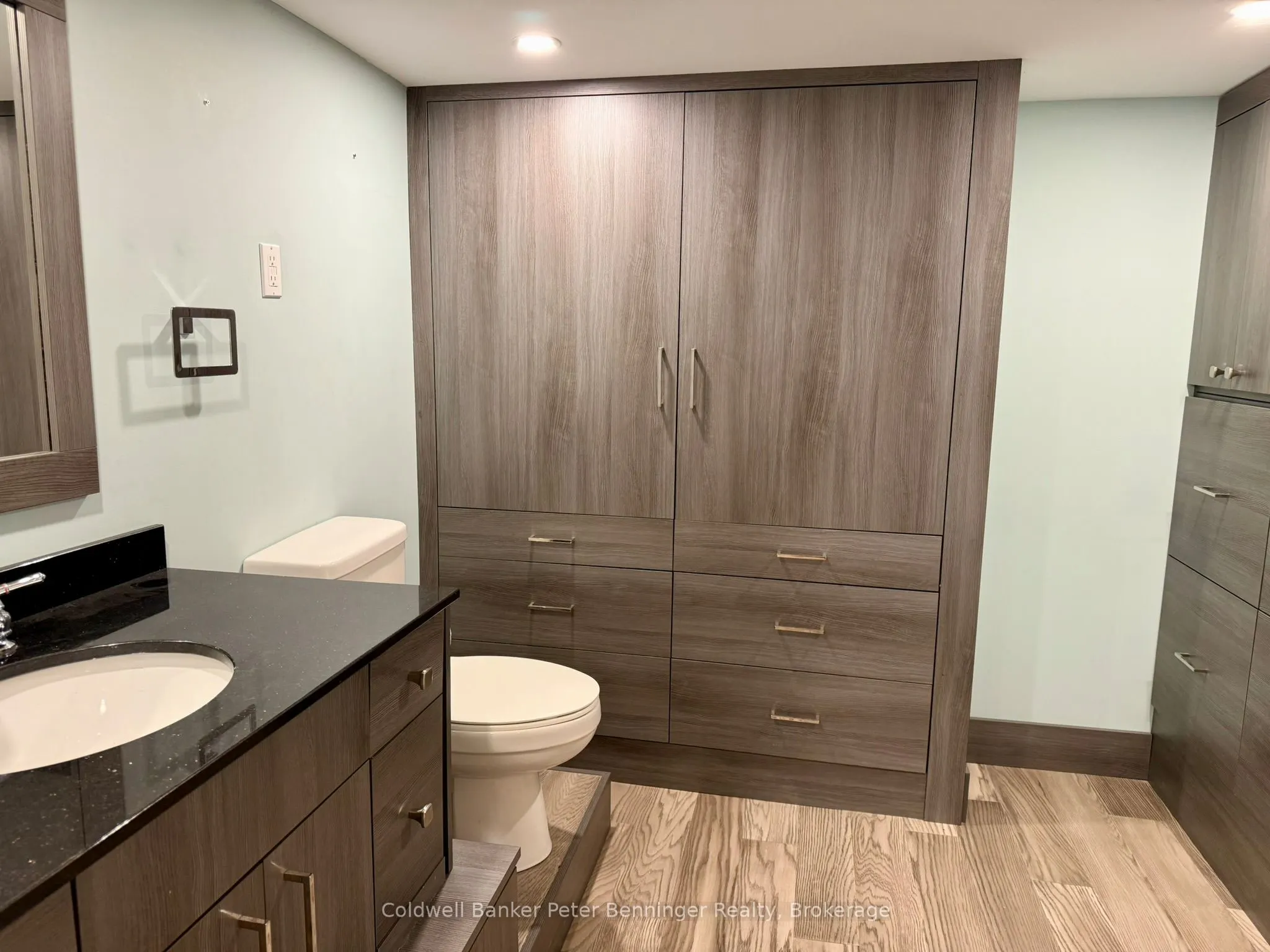 10 Brownlee Street S