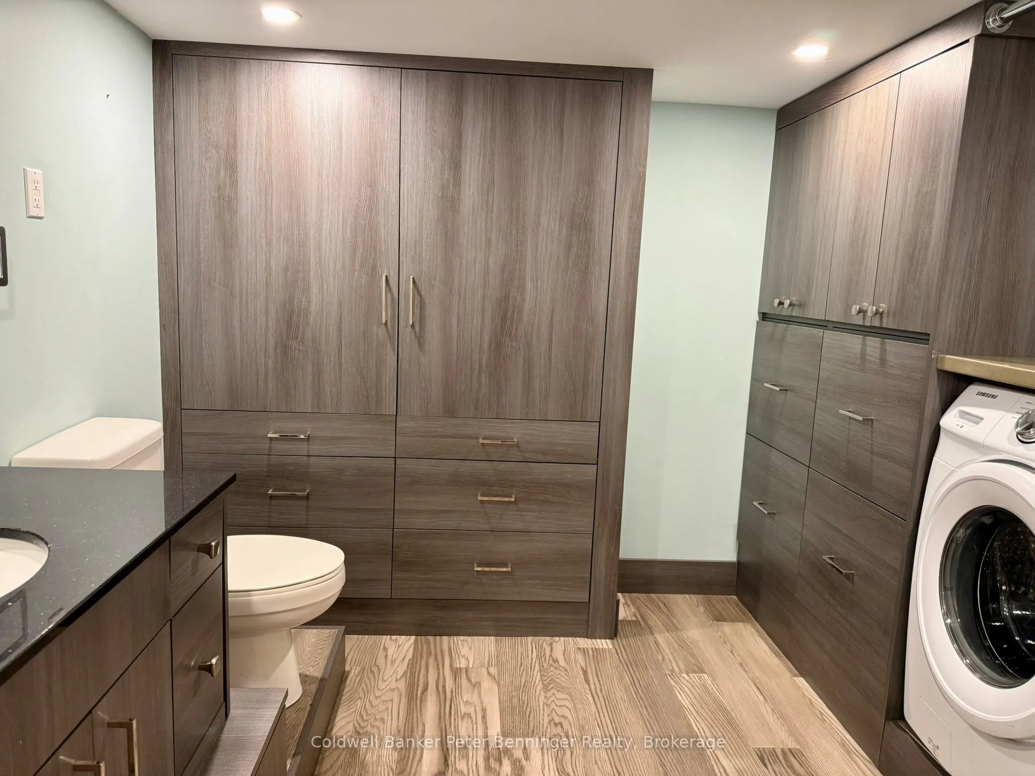10 Brownlee Street S