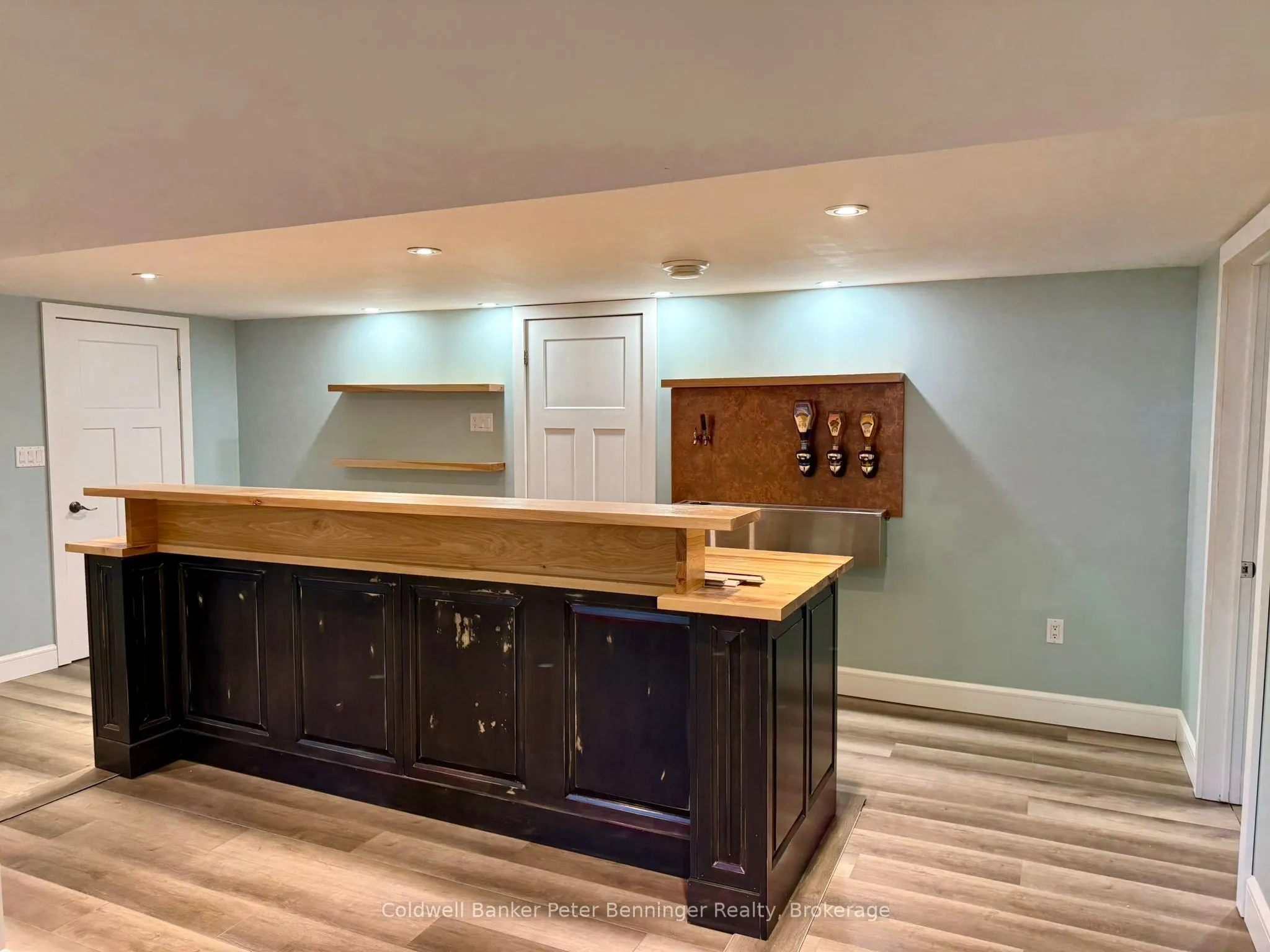 10 Brownlee Street S