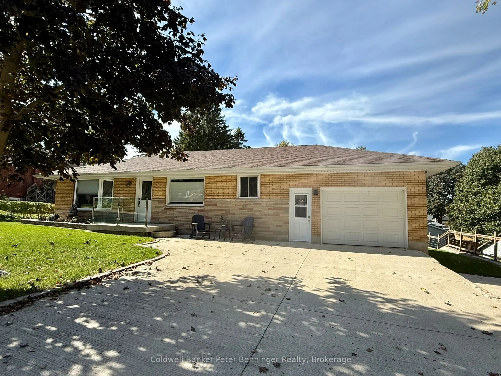 10 Brownlee Street S