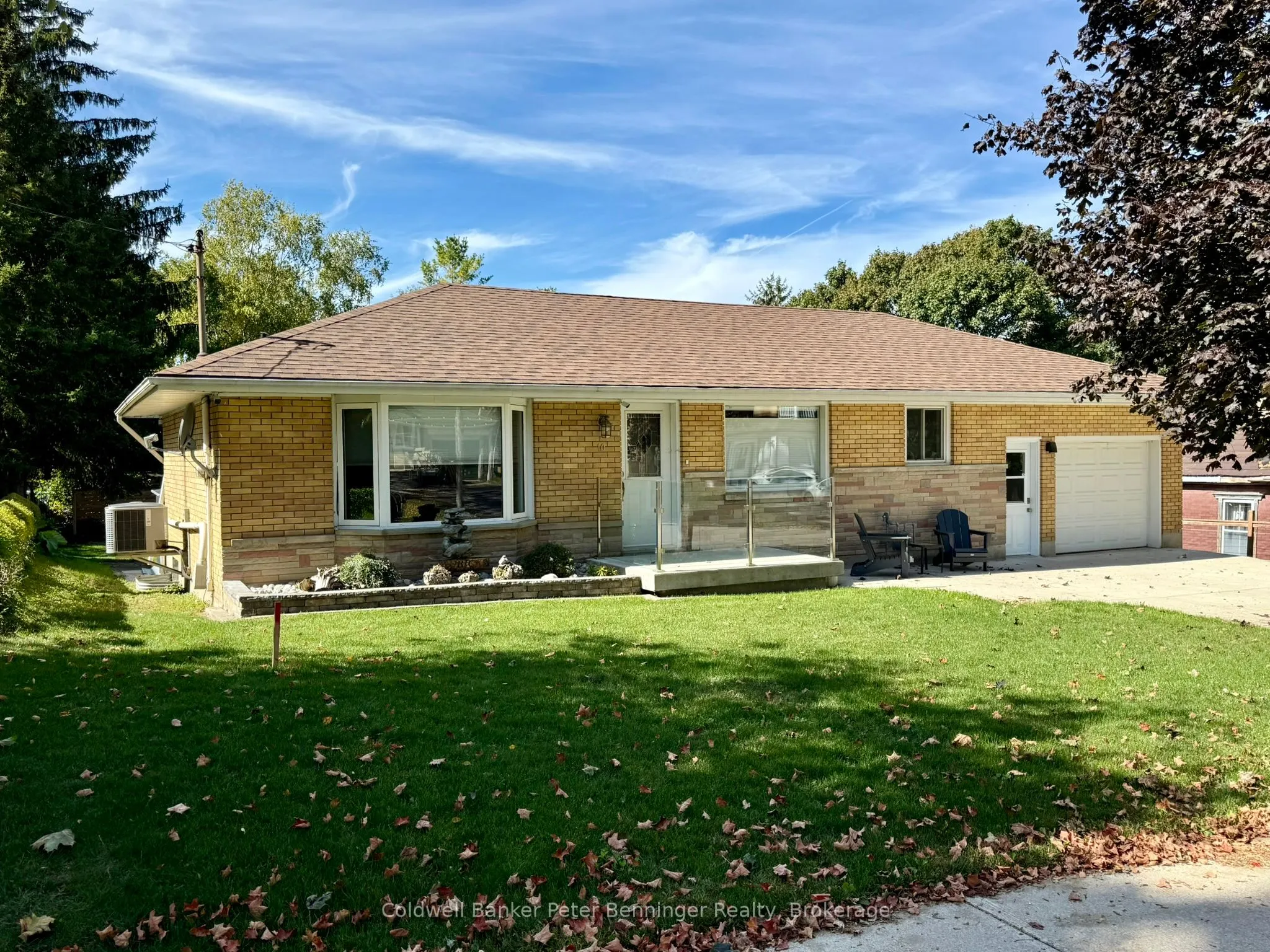 10 Brownlee Street S