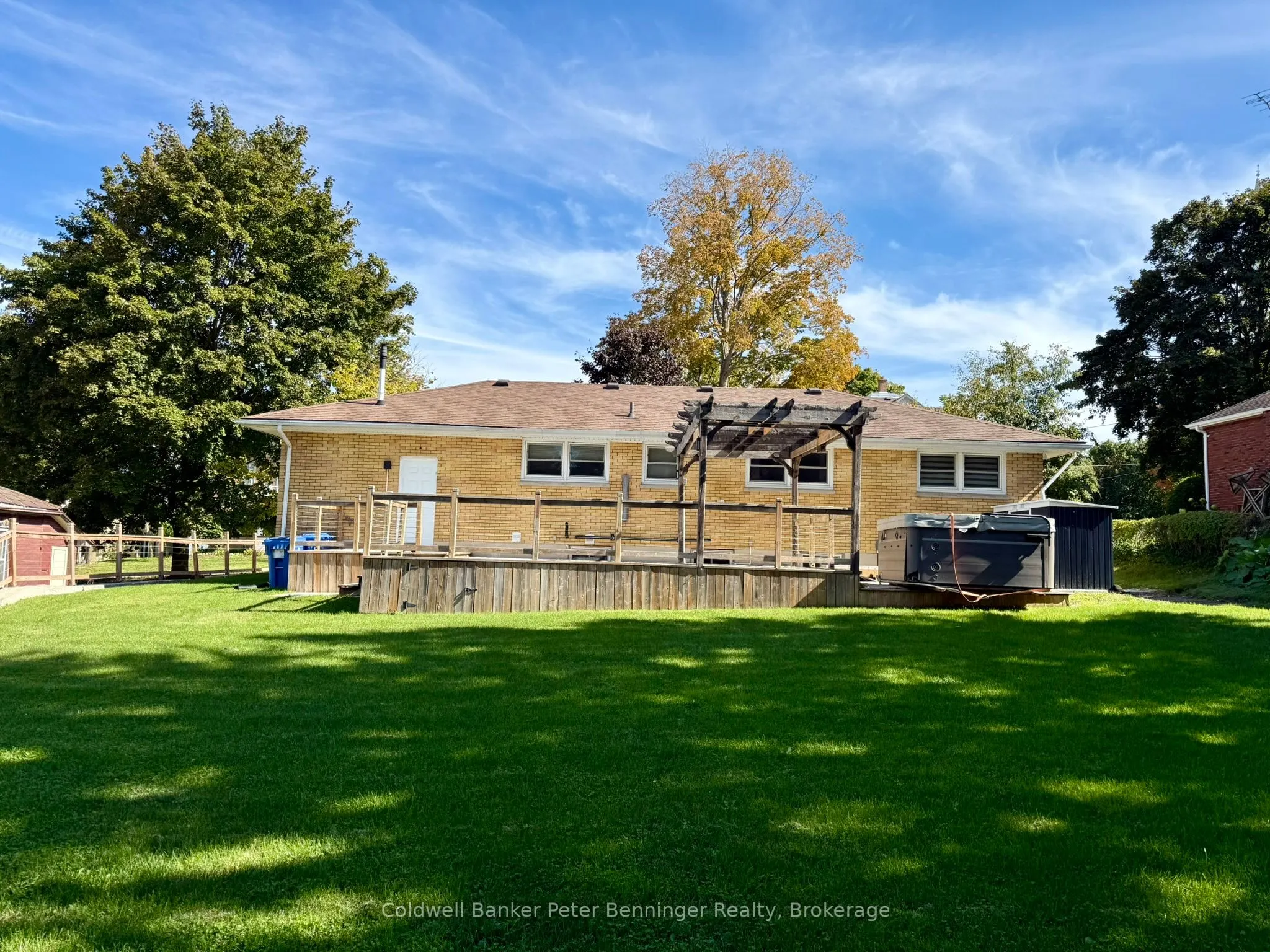 10 Brownlee Street S