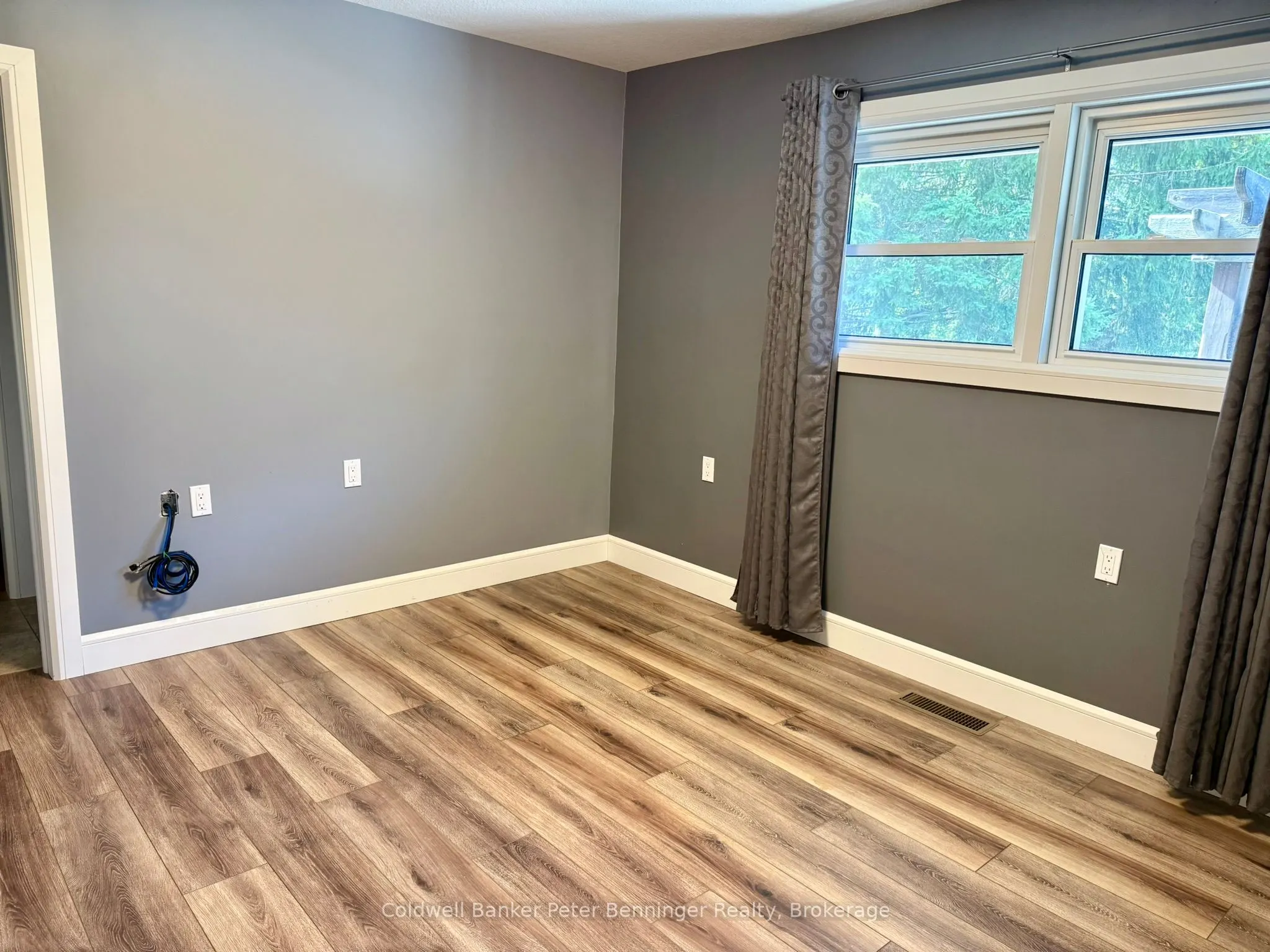 10 Brownlee Street S