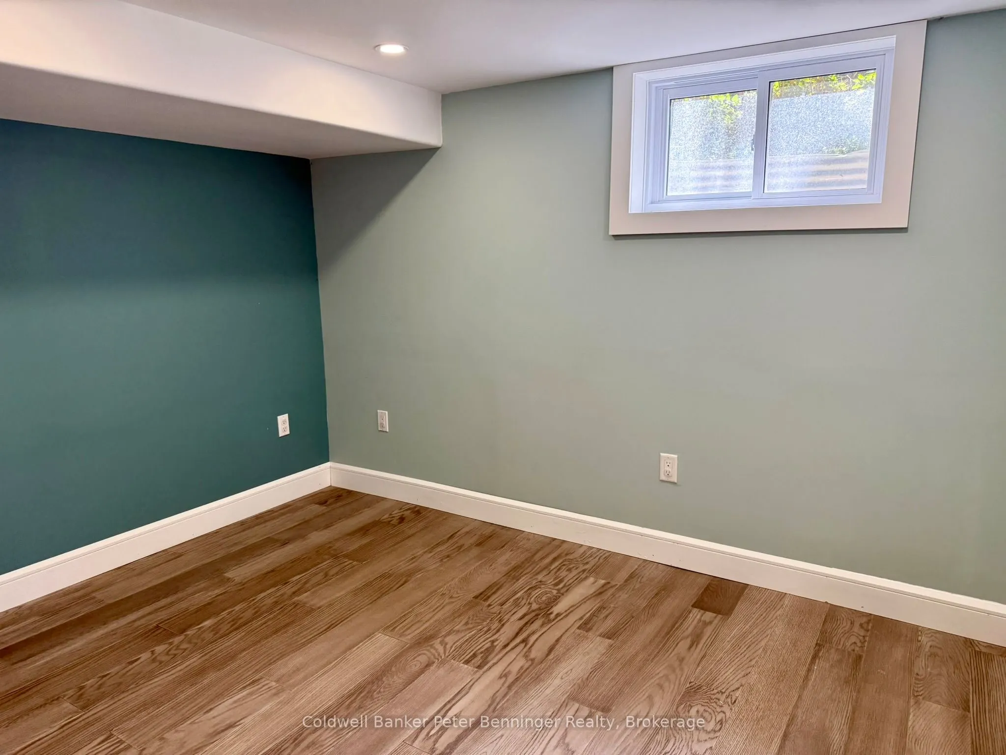10 Brownlee Street S