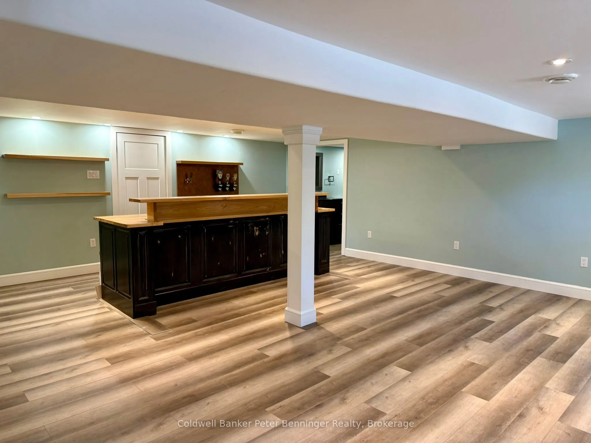 10 Brownlee Street S