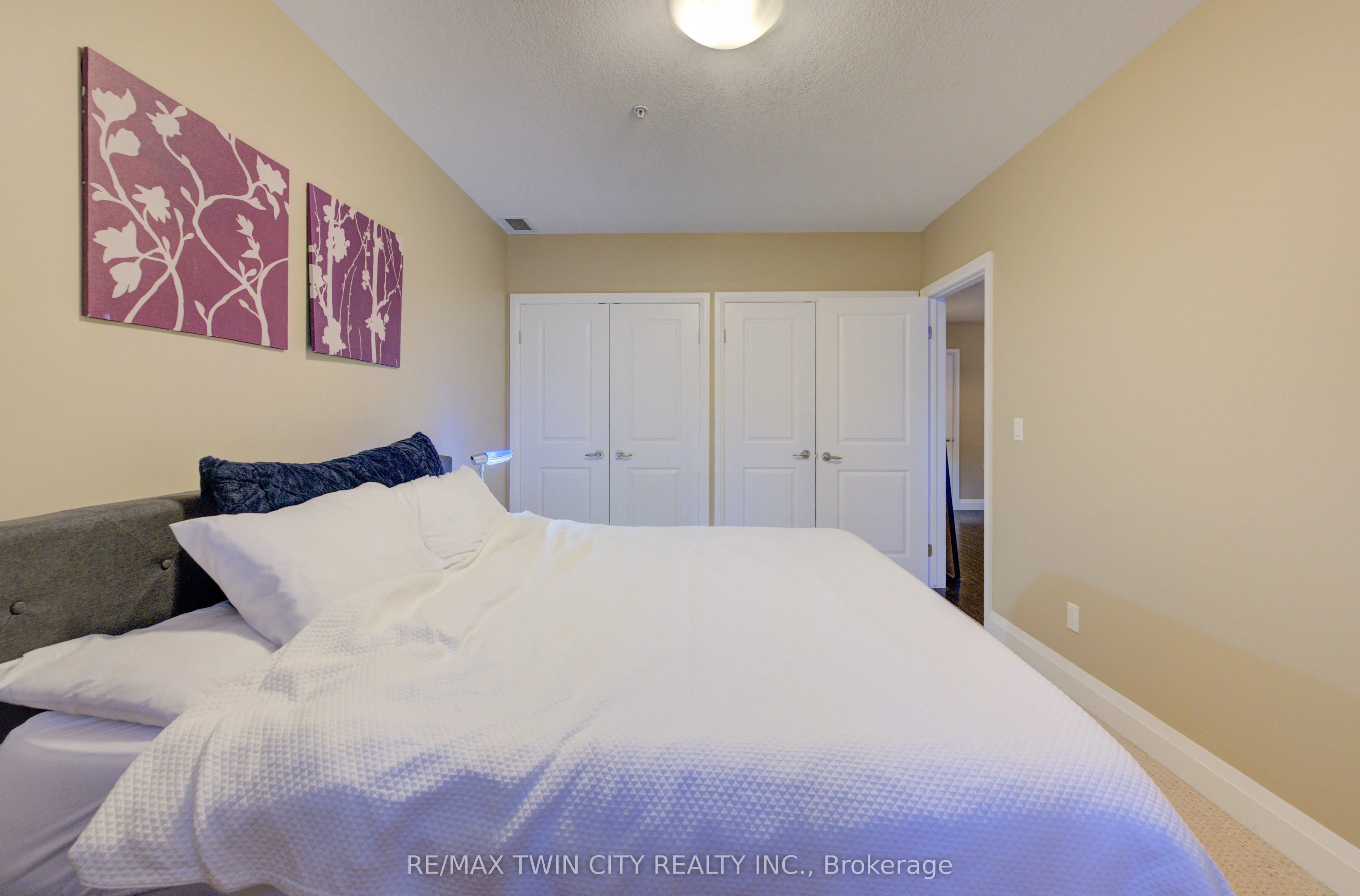 165 Duke Street E, #105