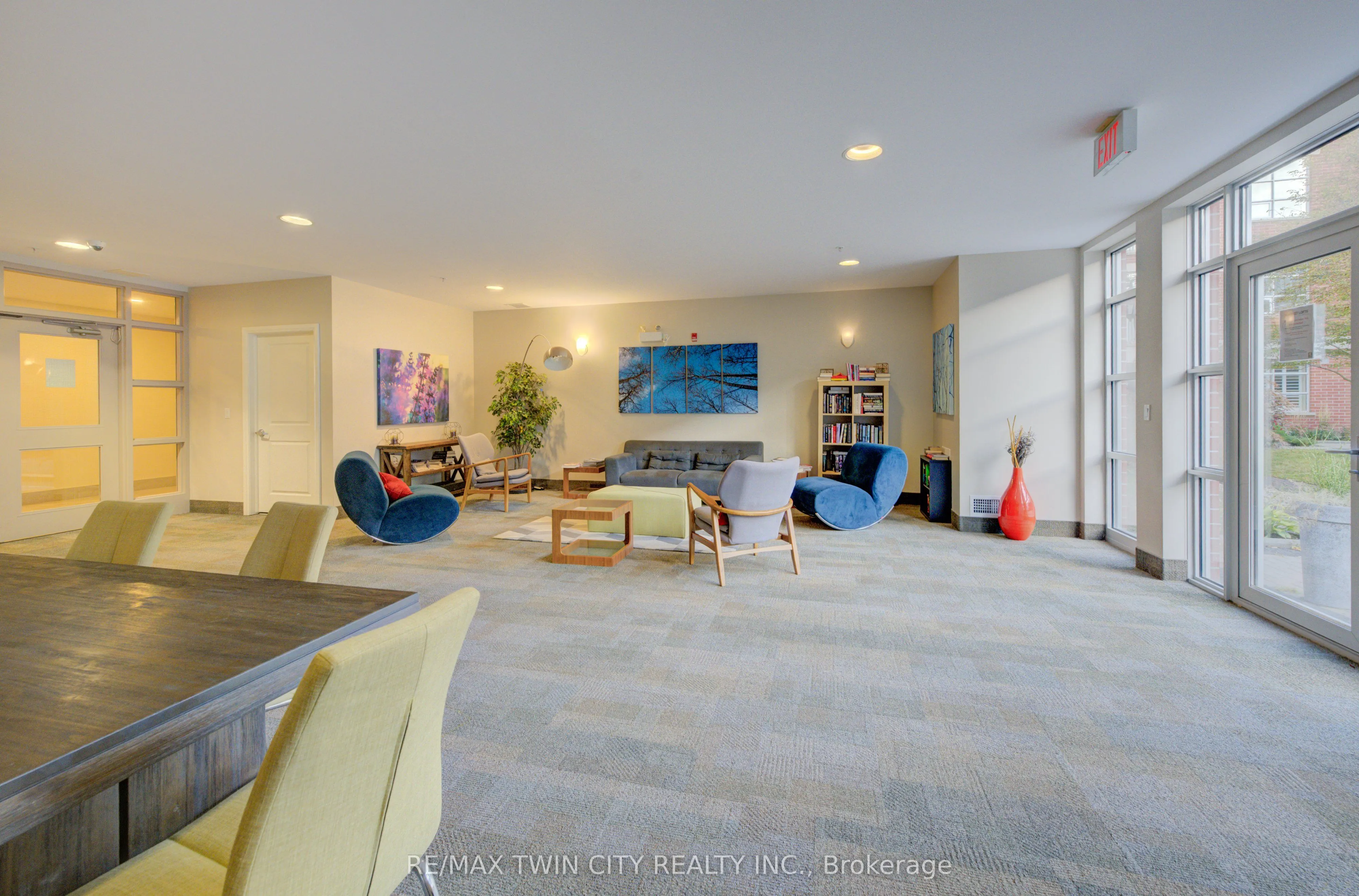 165 Duke Street E, #105
