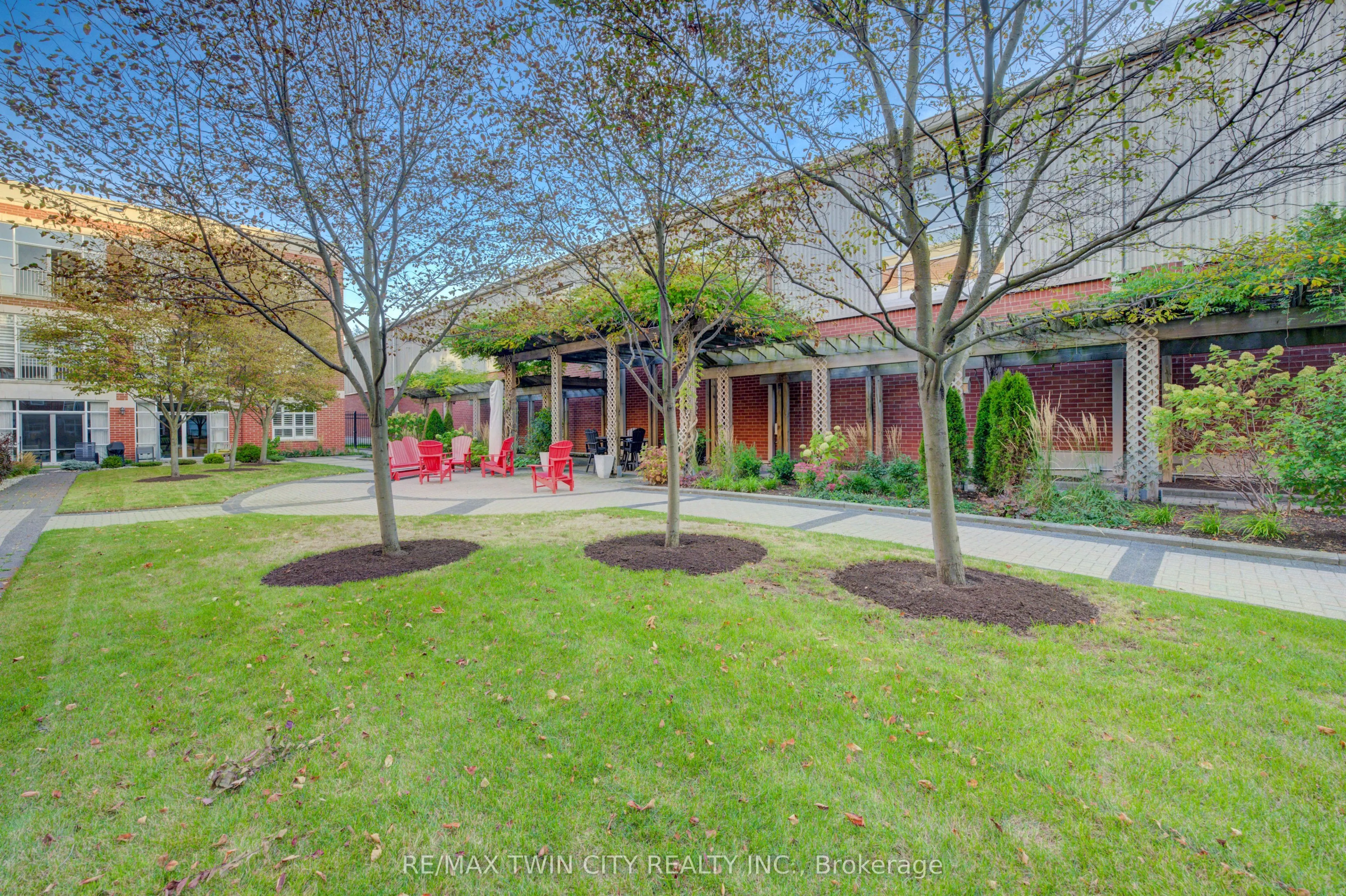 165 Duke Street E, #105