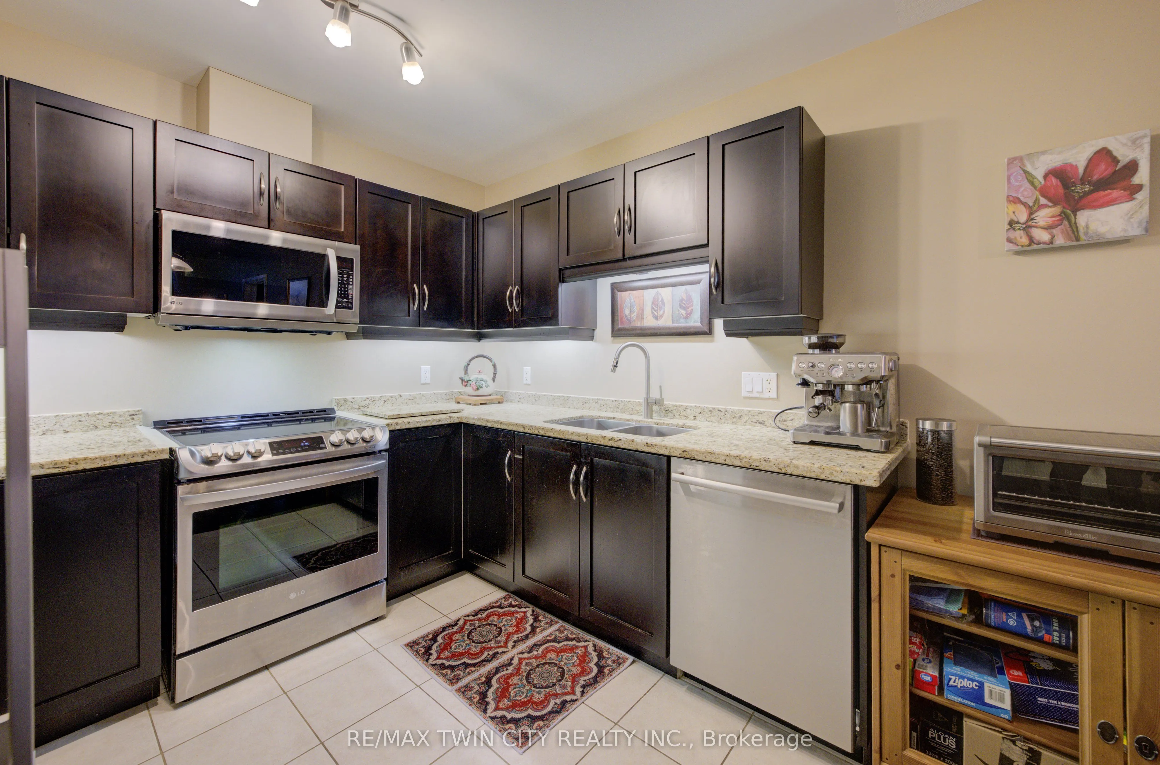 165 Duke Street E, #105